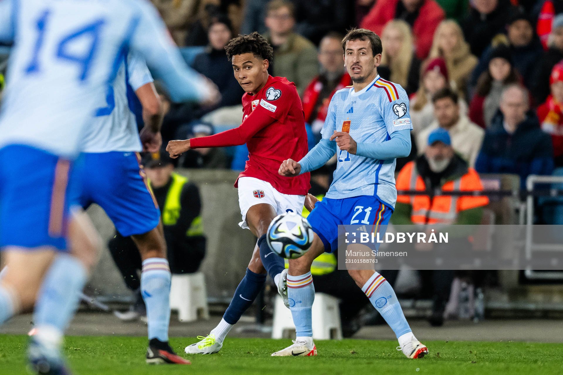 Antonio Nusa of Norway and Mikel Oyarzabal of Spain