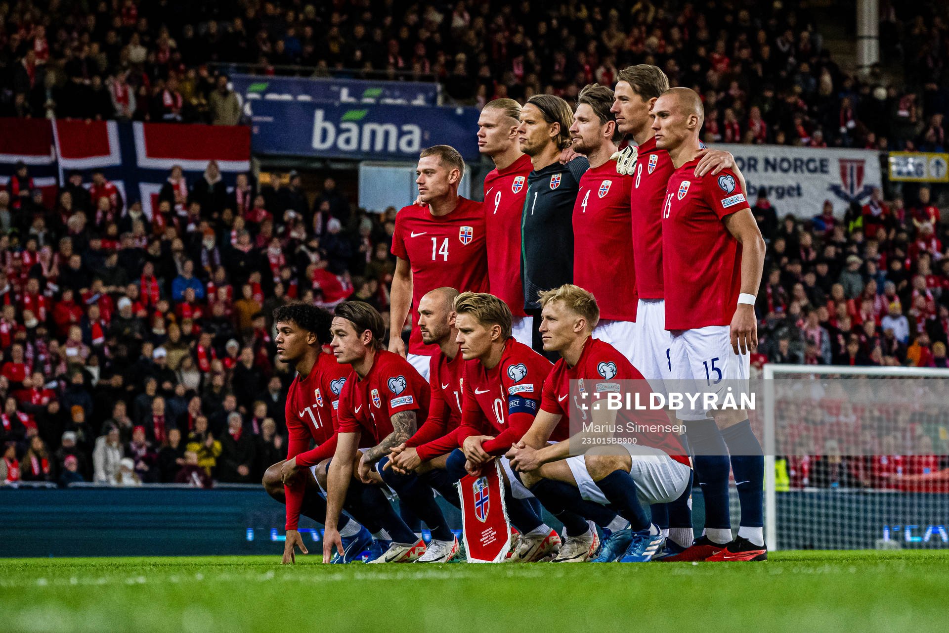 The starting eleven of Norway pose for a photo