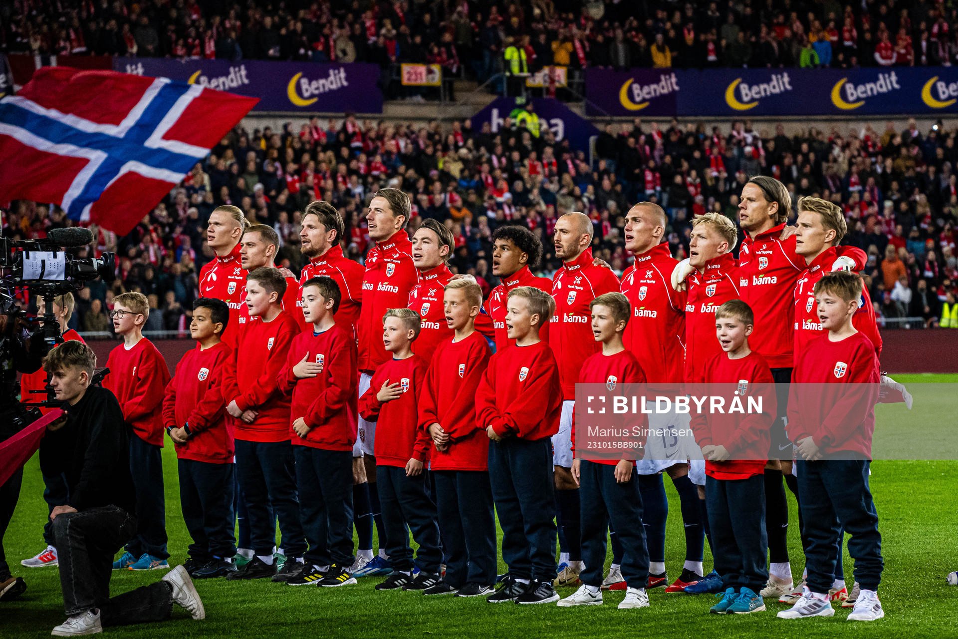 The starting eleven of Norway pose for a photo