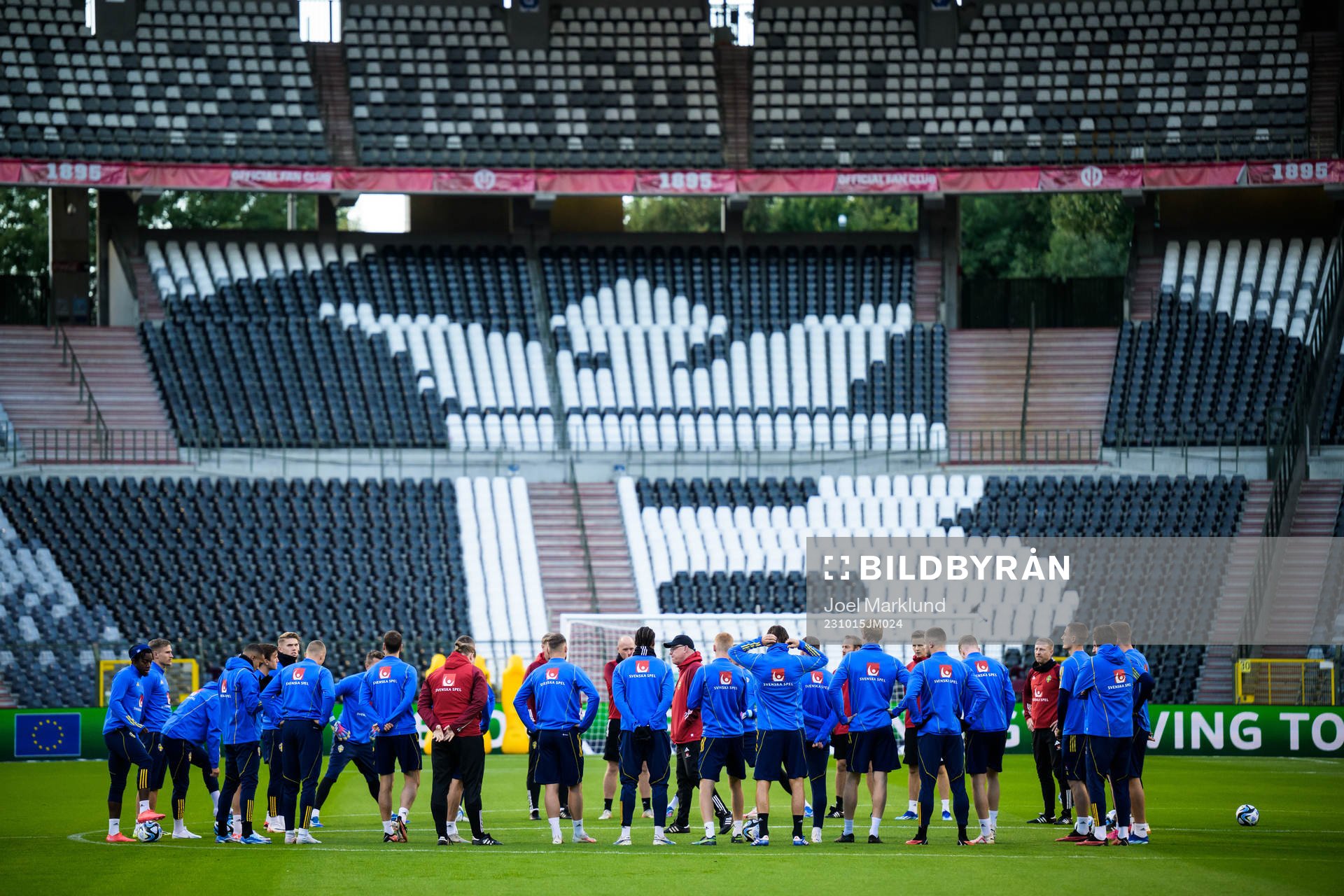 Players and coaching staff of the Swedish national football