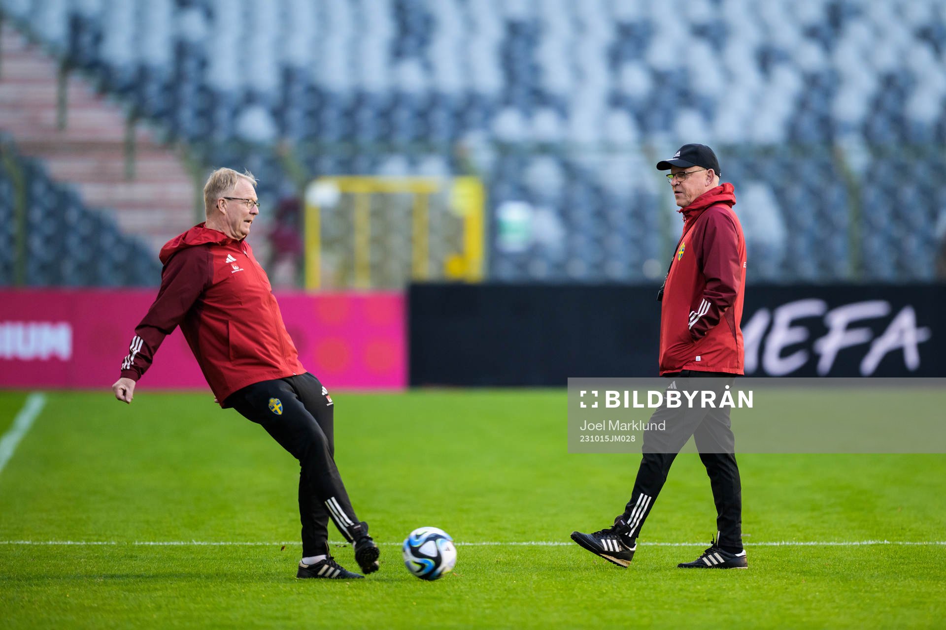 Scout Lasse Jacobsson and head coach Janne Andersson of the