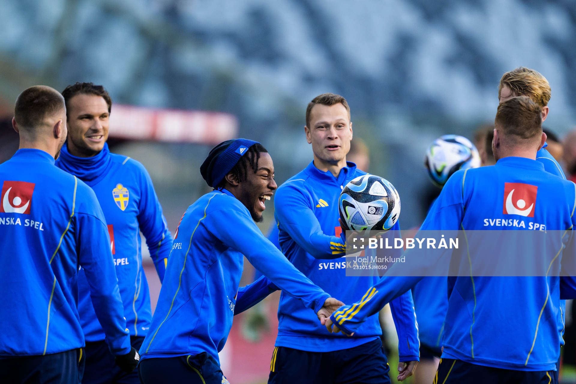 Anthony Elanga and Viktor Claesson of the Swedish national