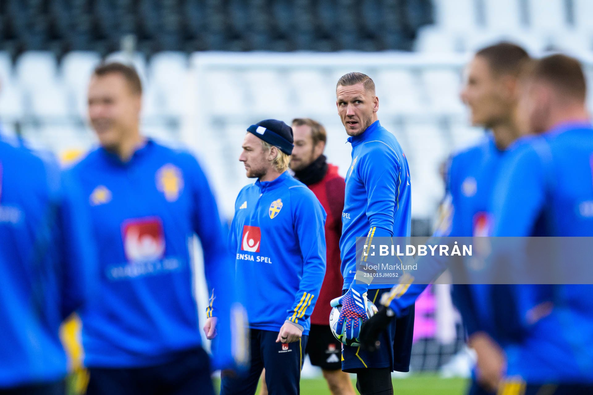 Emil Forsberg and goalkeeper Robin Olsen of the Swedish
