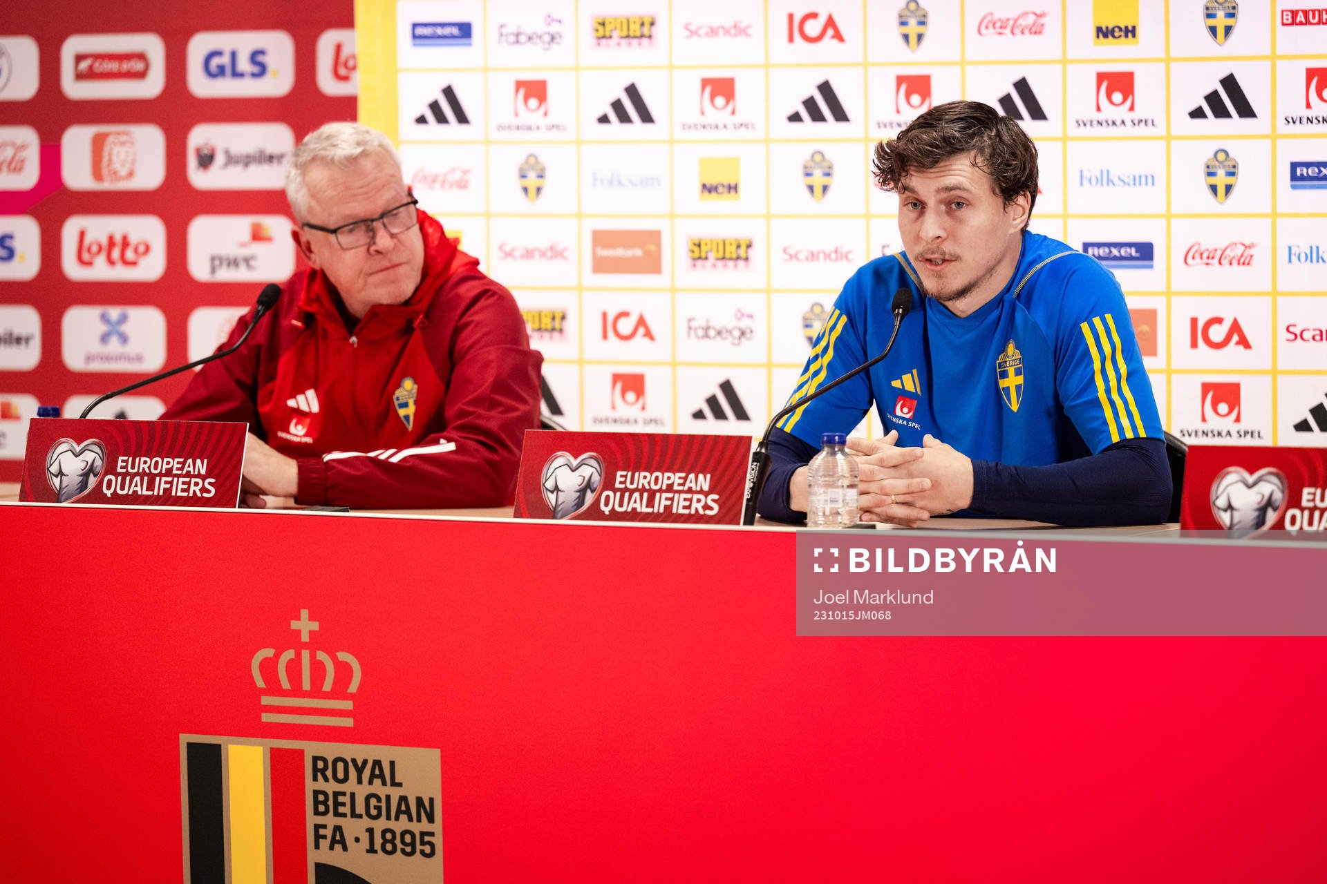 Head coach Janne Andersson and Victor Nilsson Lindelöf of