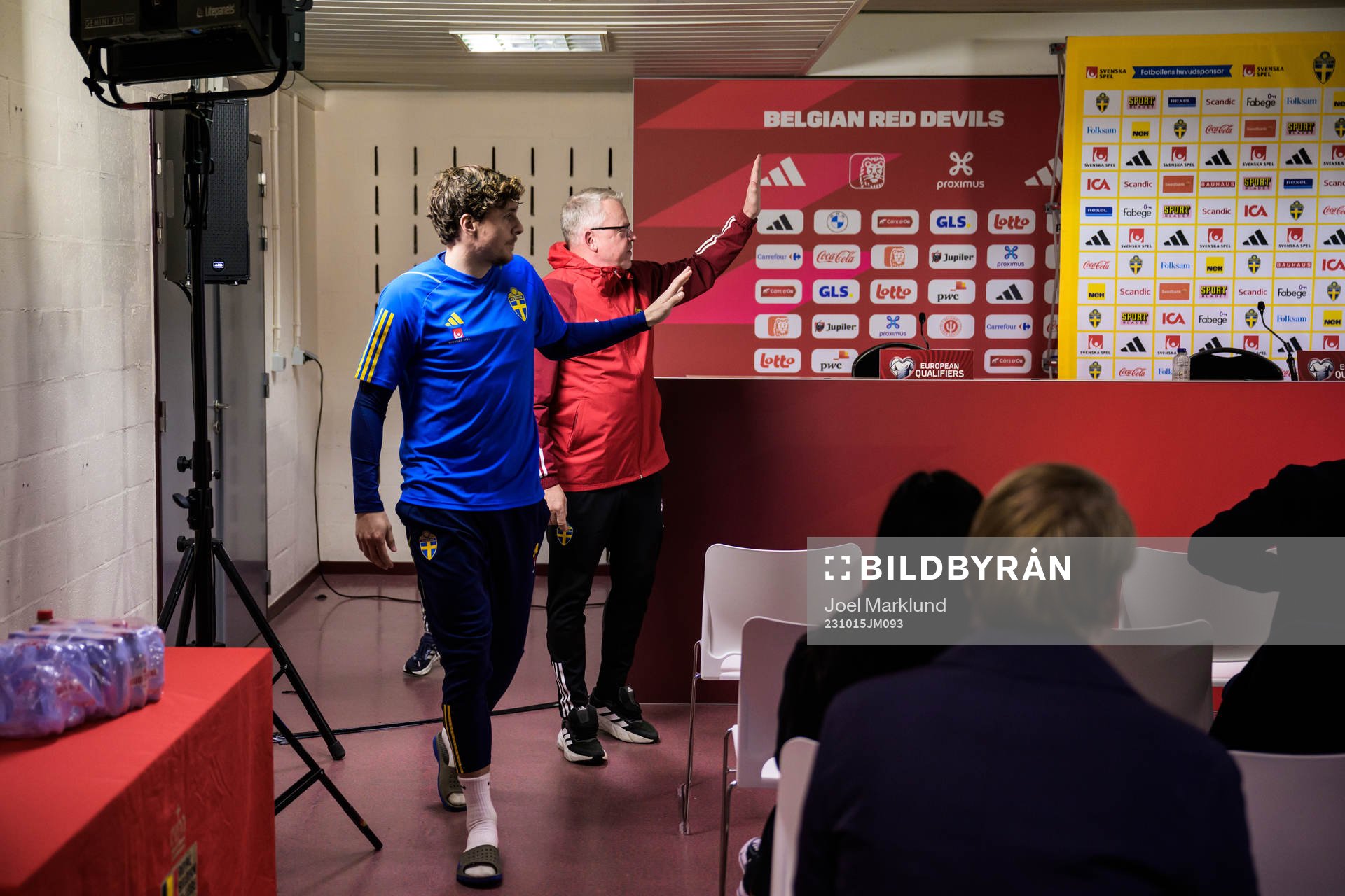 Victor Nilsson Lindelöf and head coach Janne Andersson of
