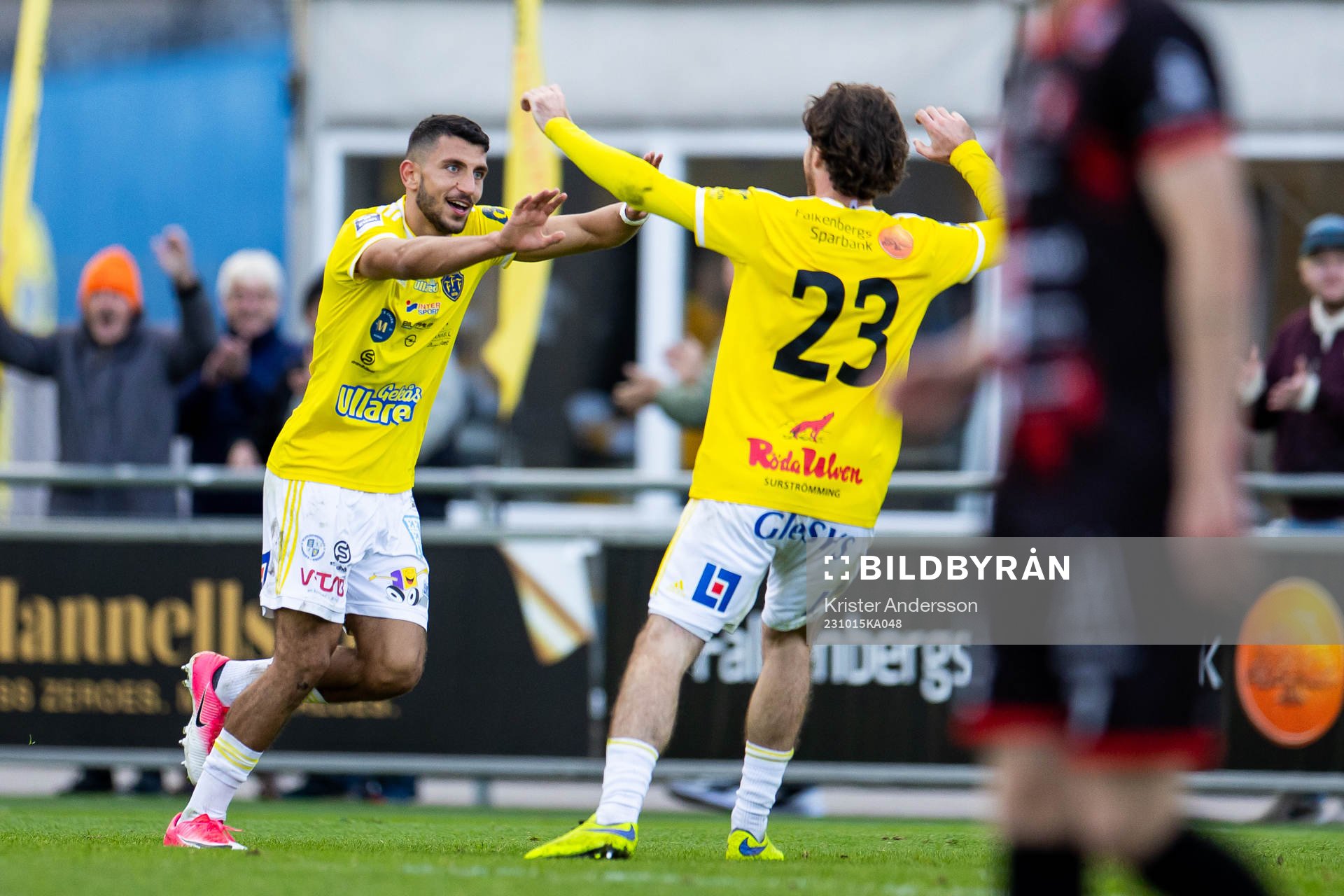 Falkenbergs Leonardo Farah Shahin jublar