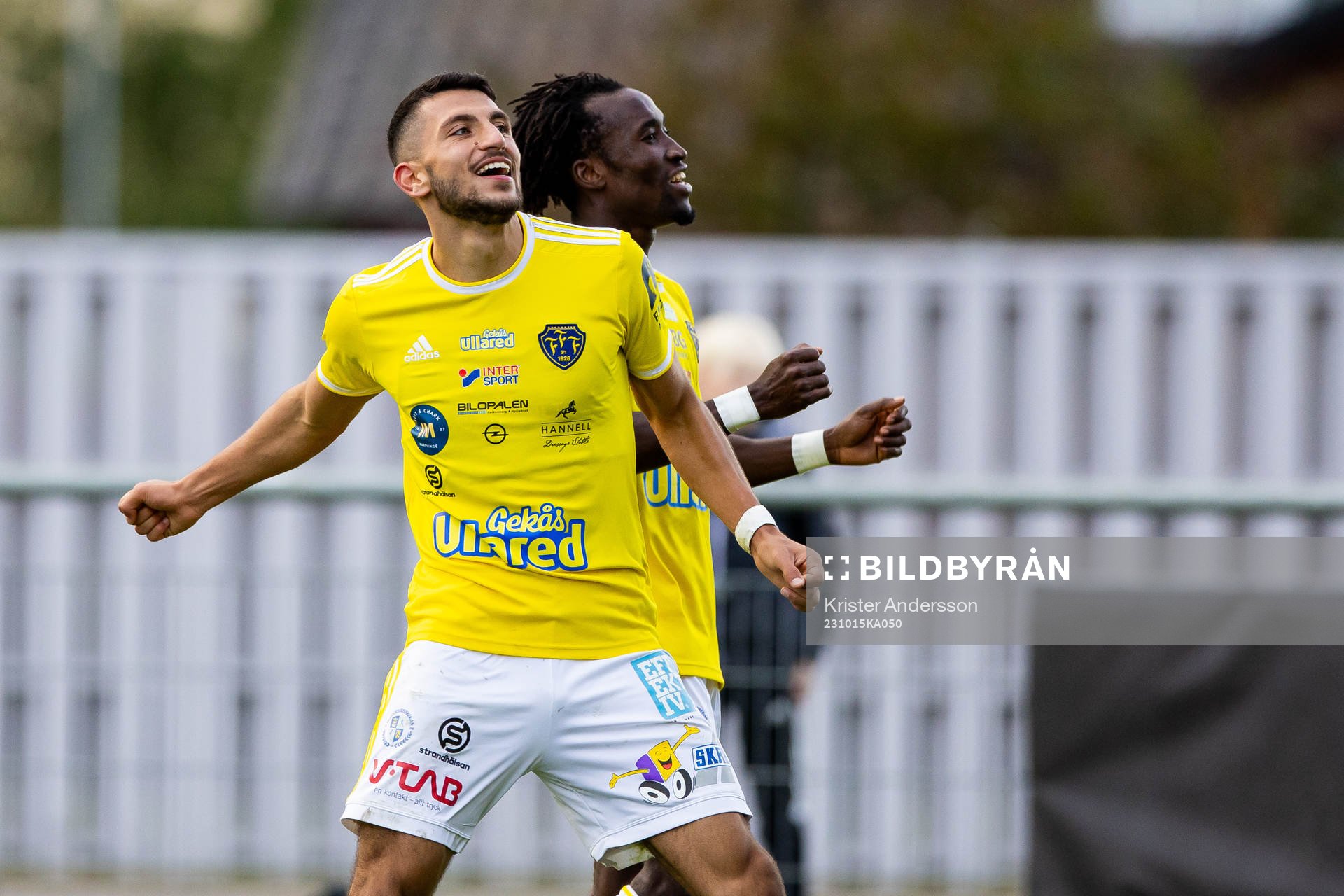 Falkenbergs Leonardo Farah Shahin och Godwin Aguda jublar