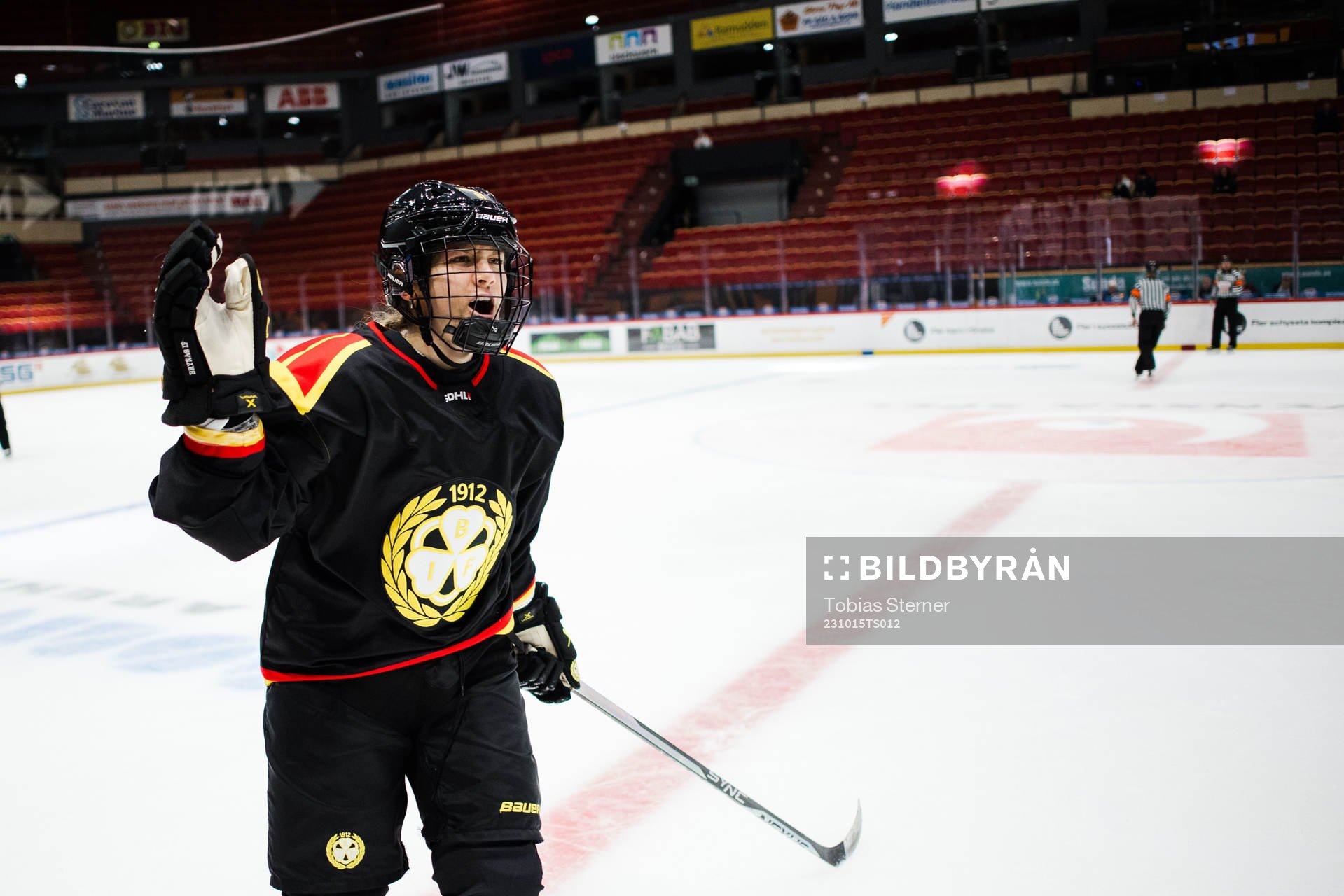 Brynäs Noemi Neubauerova jublar
