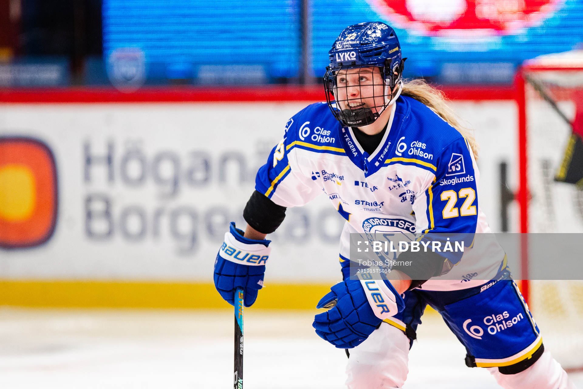 Leksands Agata Sarnovska jublar efter 1-3 under ishockeymatchen i SDHL mellan Brynäs och Leksand den 15 oktober 2023 i Gävle. 