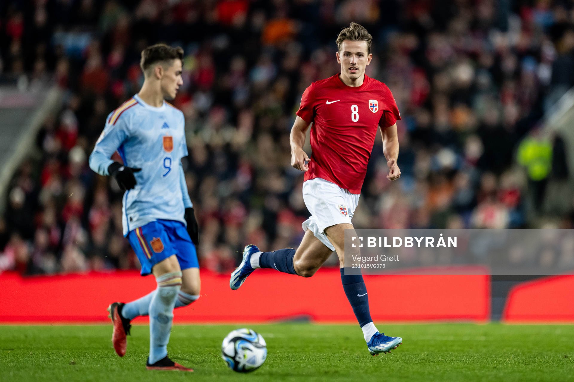 Gavi of Spain and Sander Berge of Norway