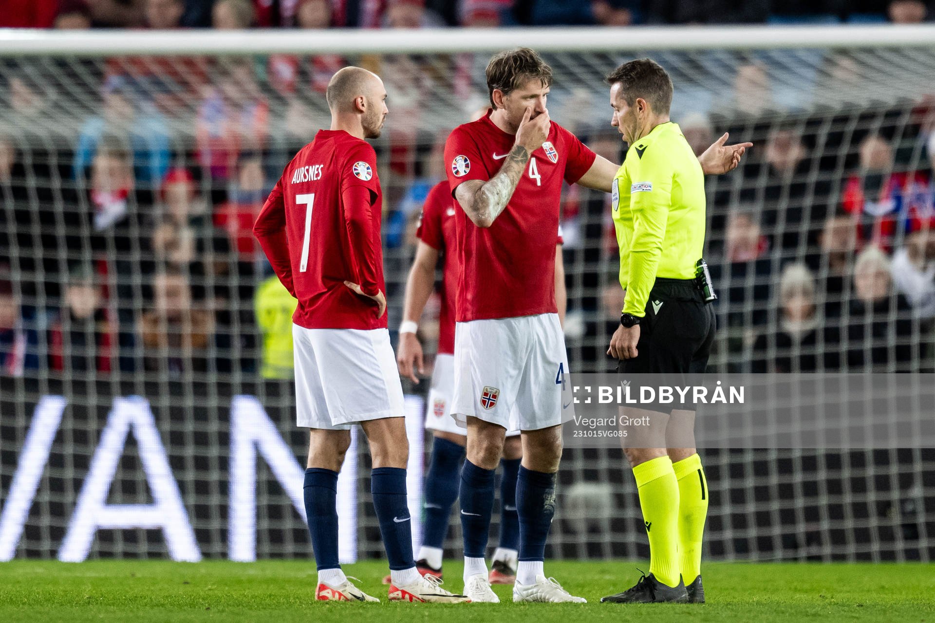 Stefan Strandberg of Norway and Referee Tobias Stieler