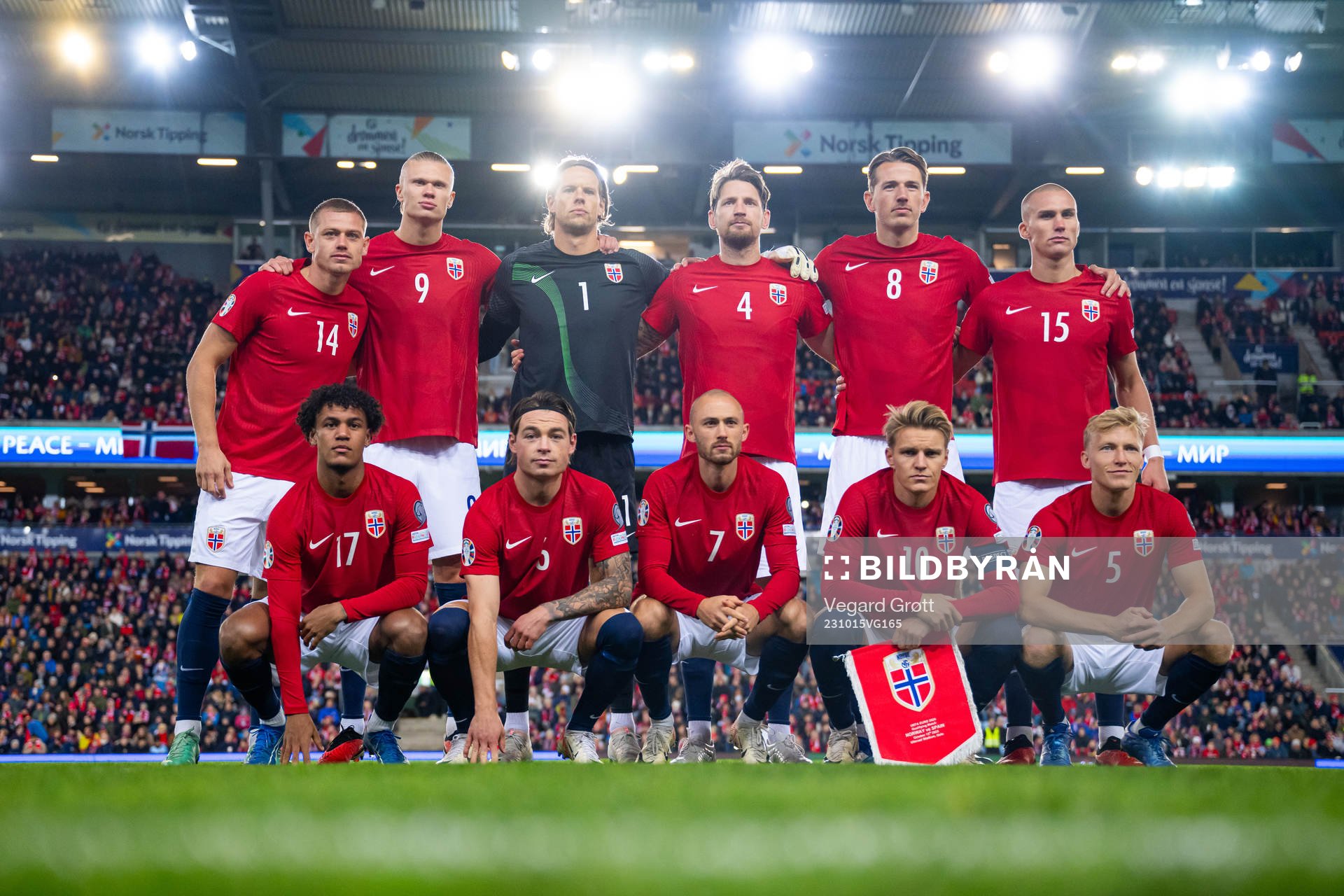 The starting eleven of Norway pose for a team photo