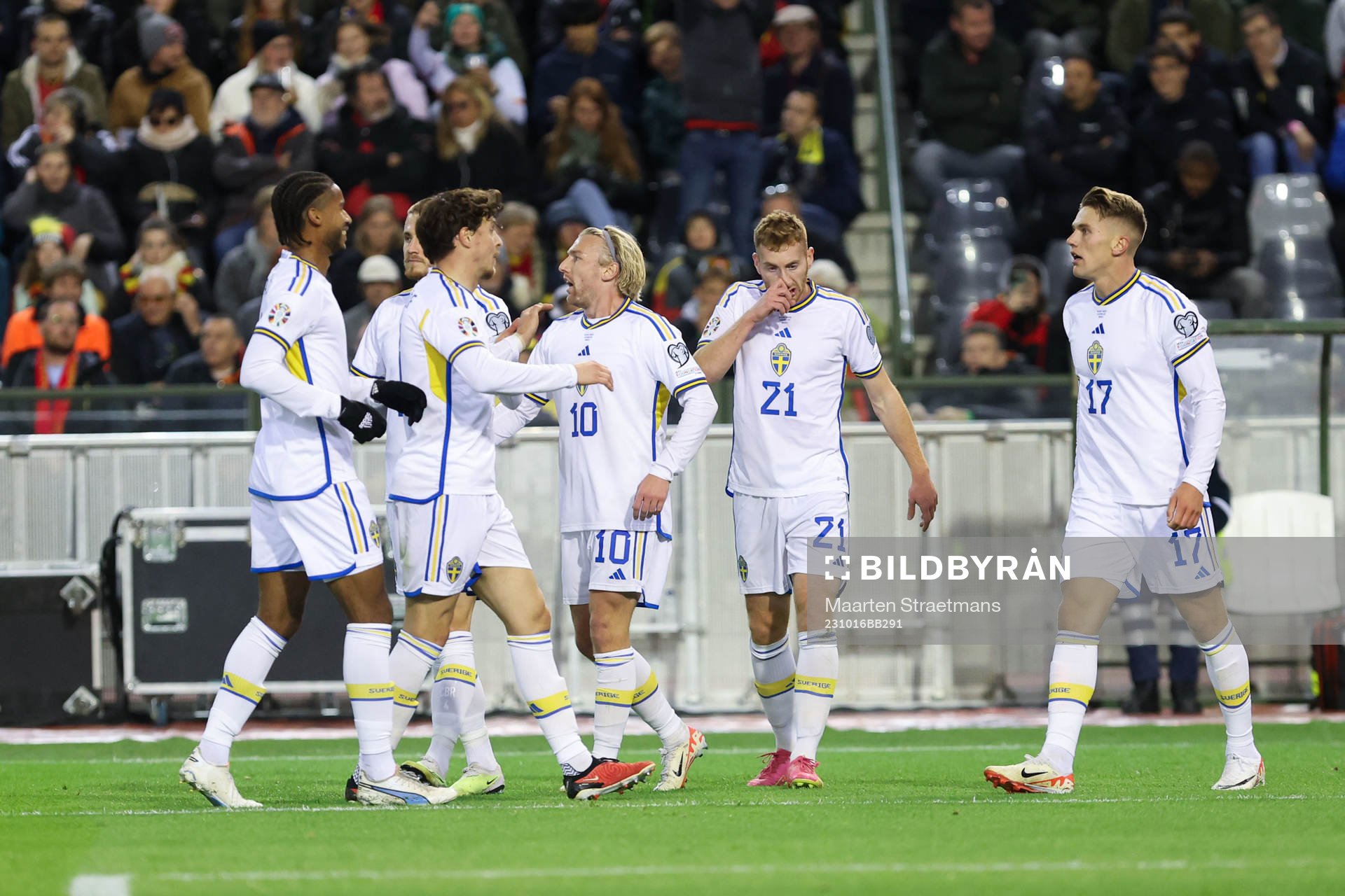 Viktor Gyokeres of Sweden scores the  0-1 goal and
