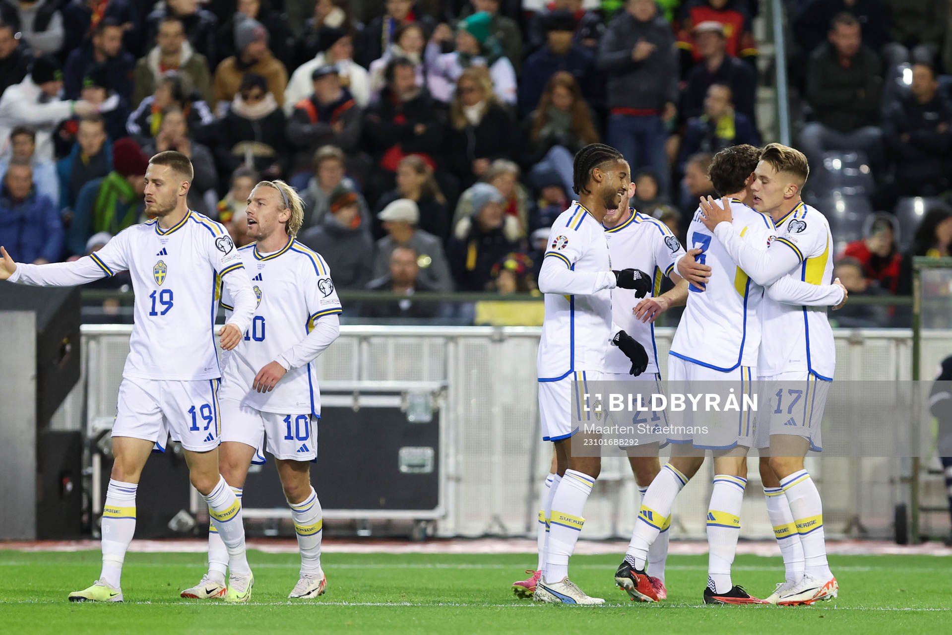 Viktor Gyokeres of Sweden scores the  0-1 goal and