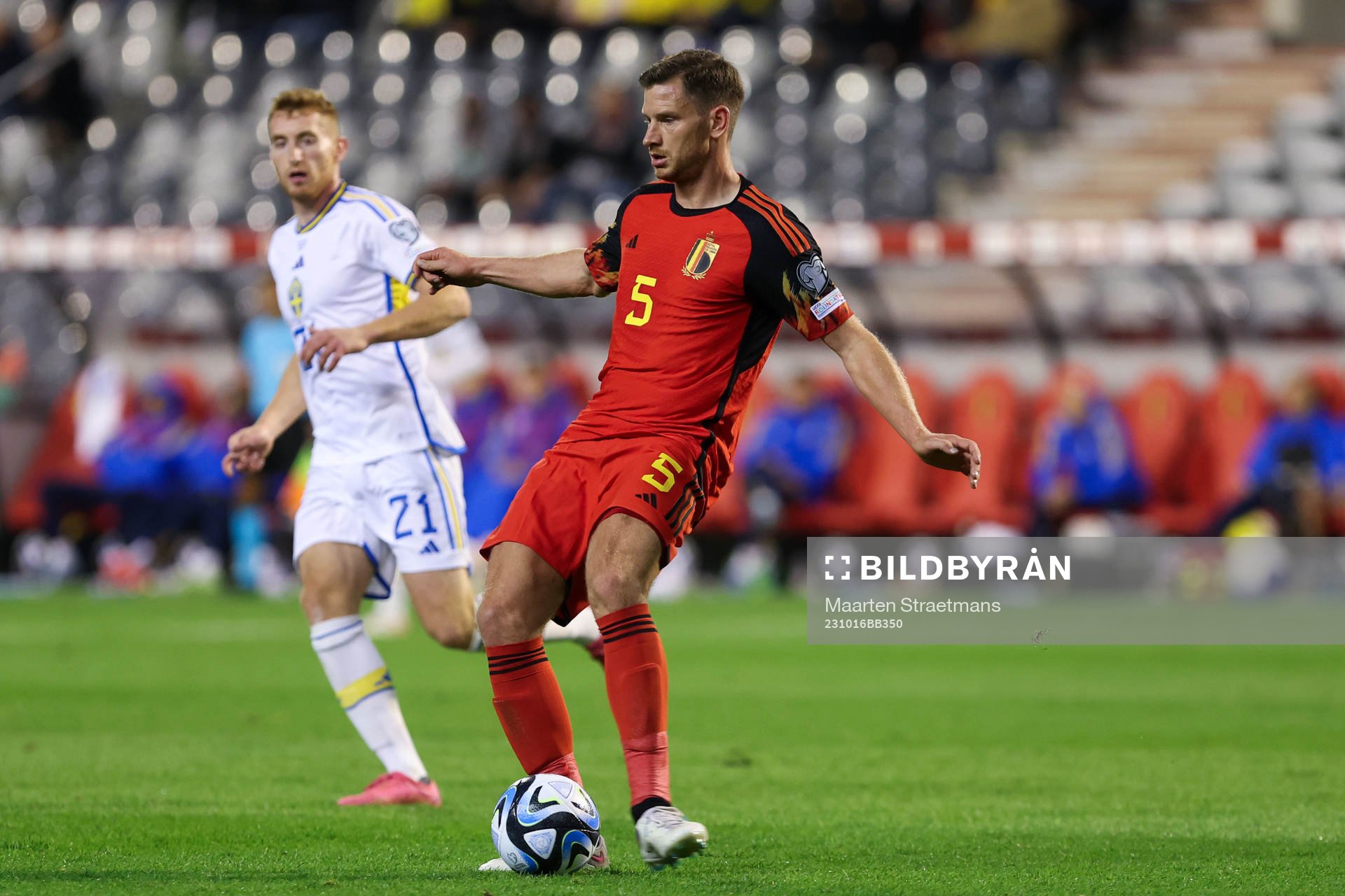 Dejan Kulusevski of Sweden battles for the ball with Jan