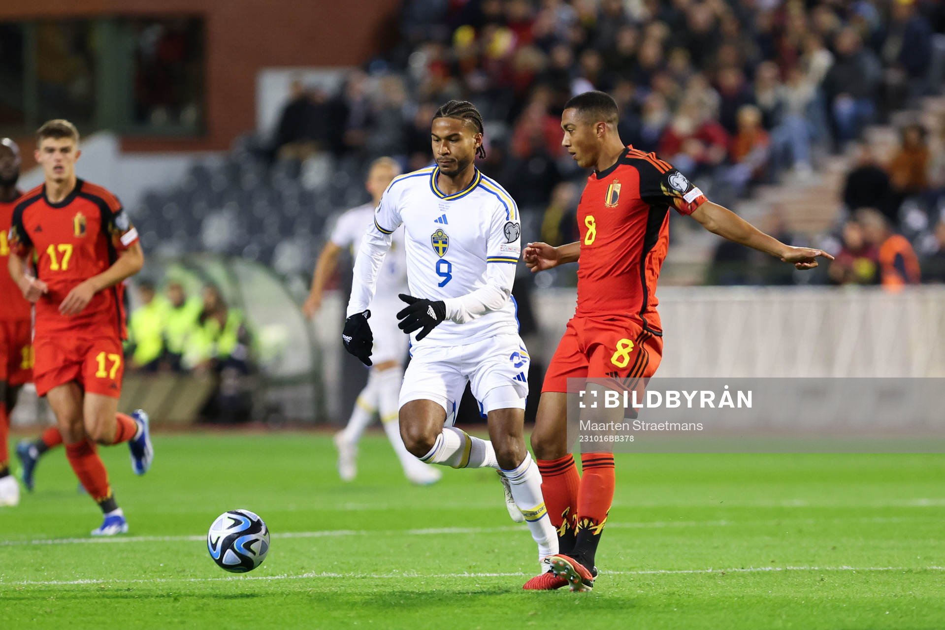 Alexander Isak of Sweden battles for the ball with Youri