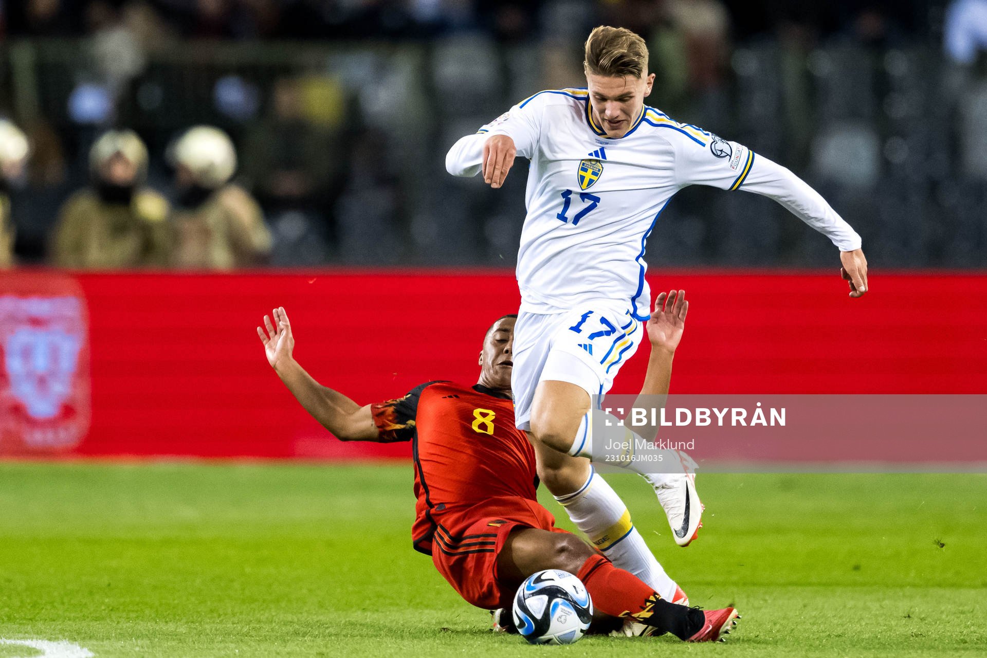 Youri Tielemans of Belgium and Viktor Gyökeres of Sweden