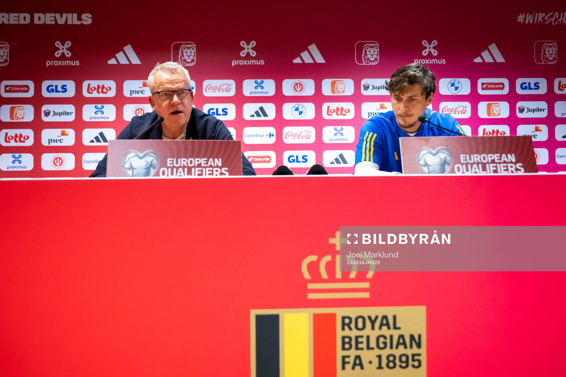 Head coach Janne Andersson and Victor Nilsson Lindelöf of