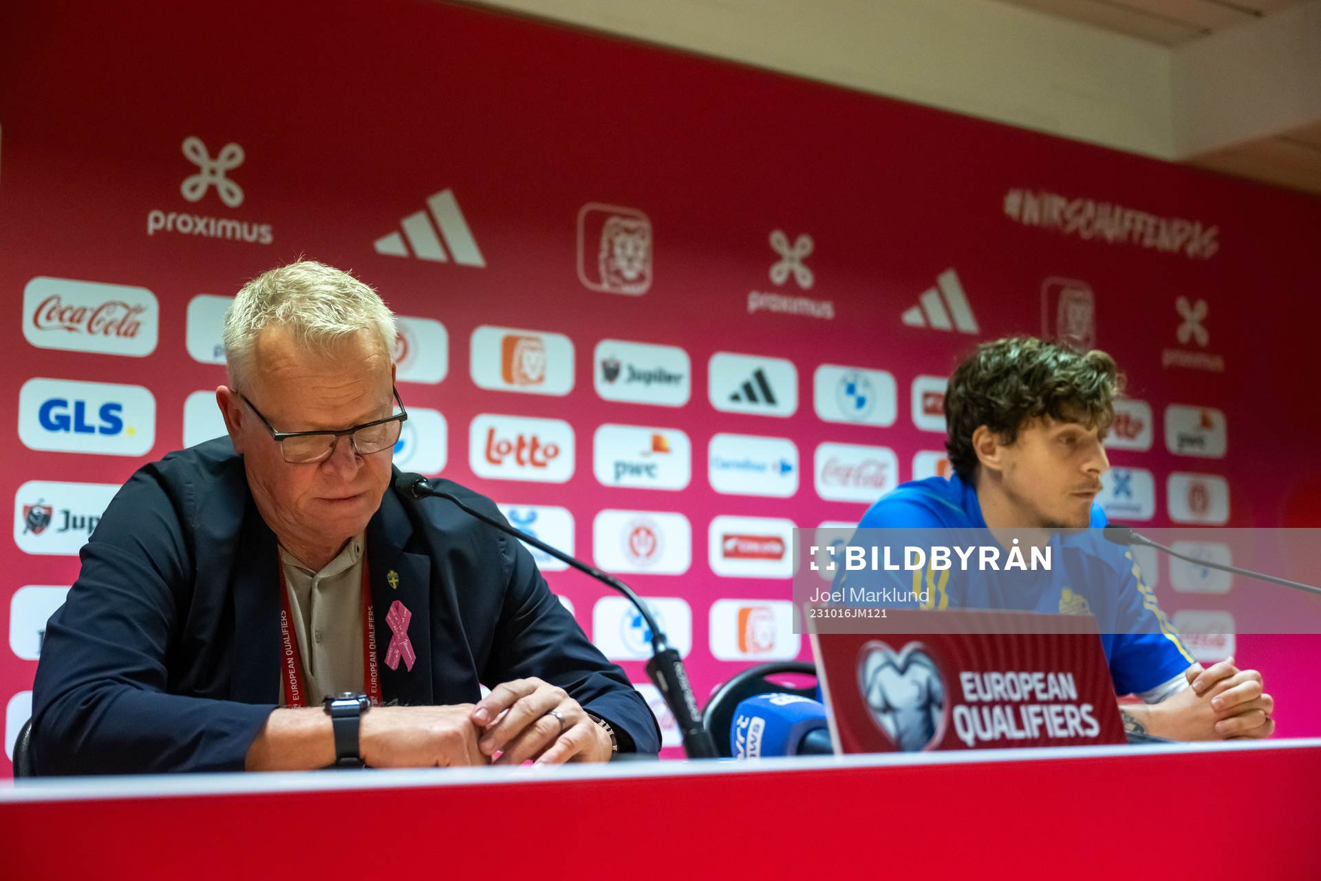 Head coach Janne Andersson and Victor Nilsson Lindelöf of