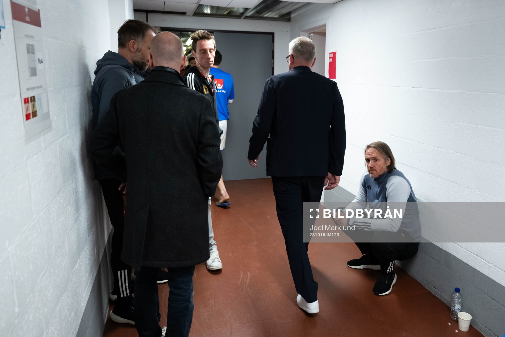 Head coach Janne Andersson and Victor Nilsson Lindelöf of