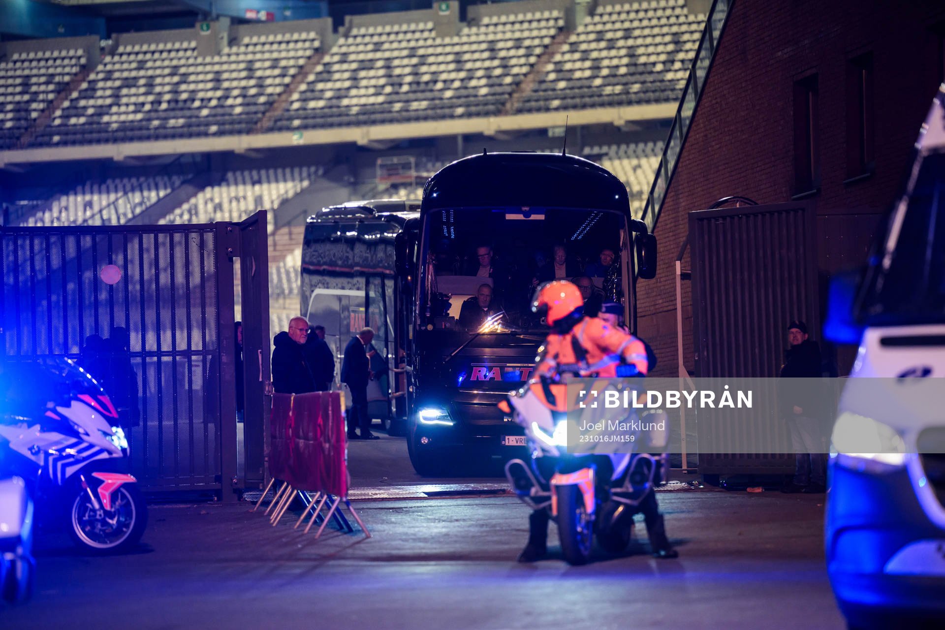 The bus transporting the Swedish team leaves King Baudouin