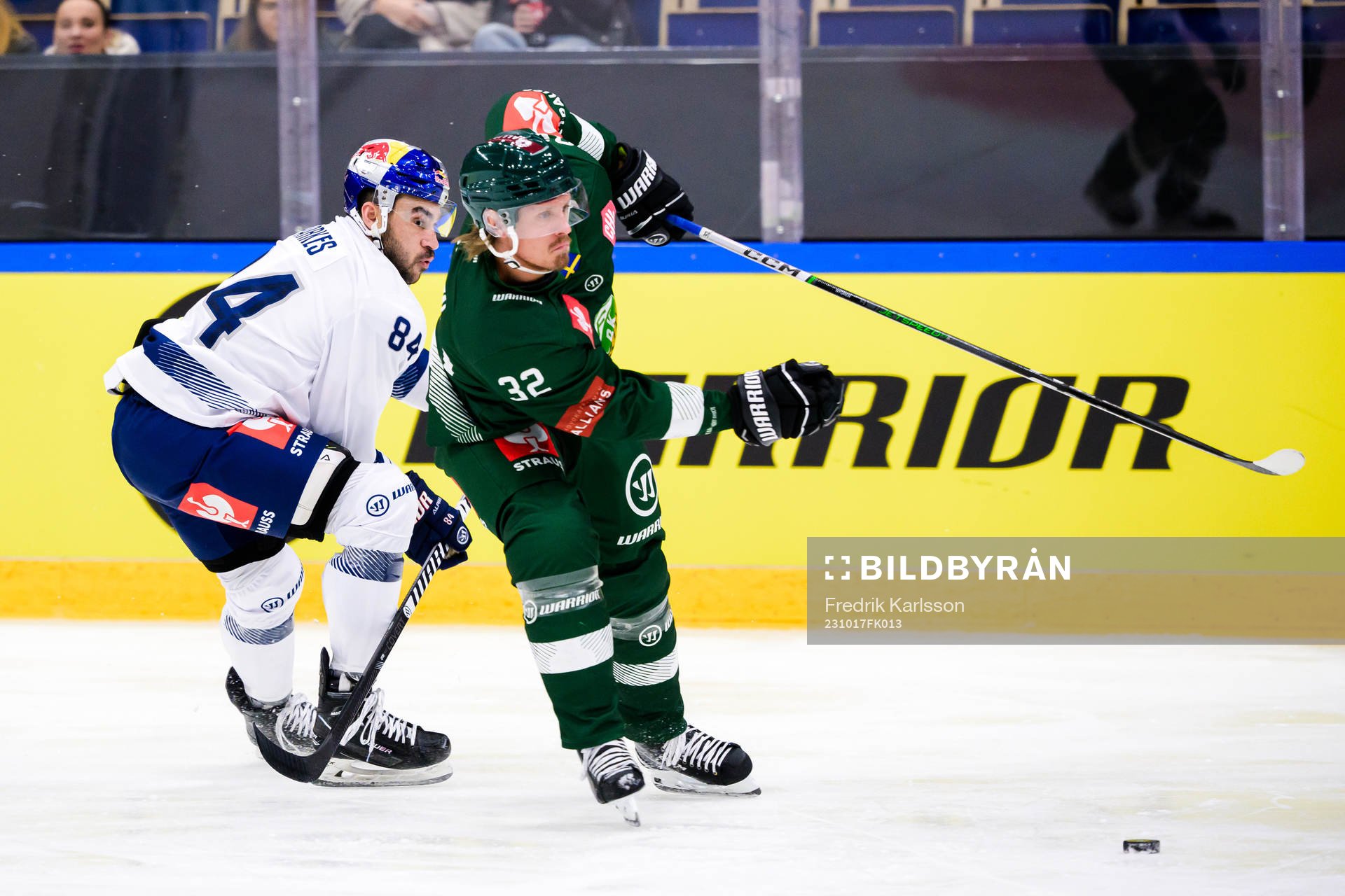 Trevor Parkes of Munich and Magnus Nygren of Färjestad