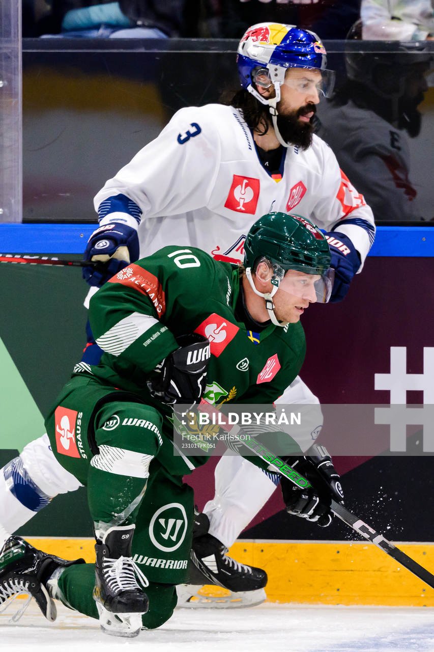 Dominik Bittner of Munich and Marcus Nilsson of Färjestad
