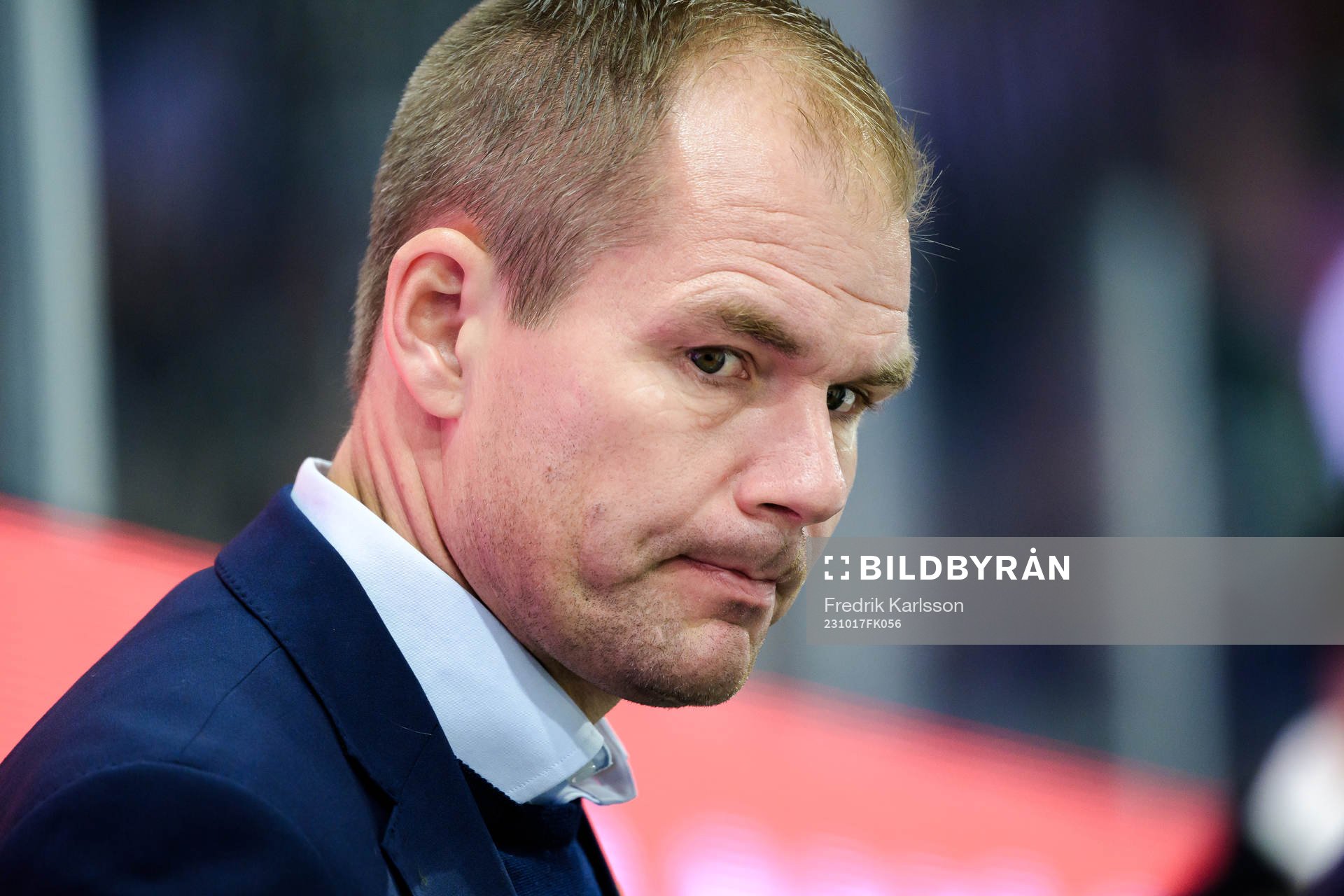 of Färjestad Head coach Thomas Mitell