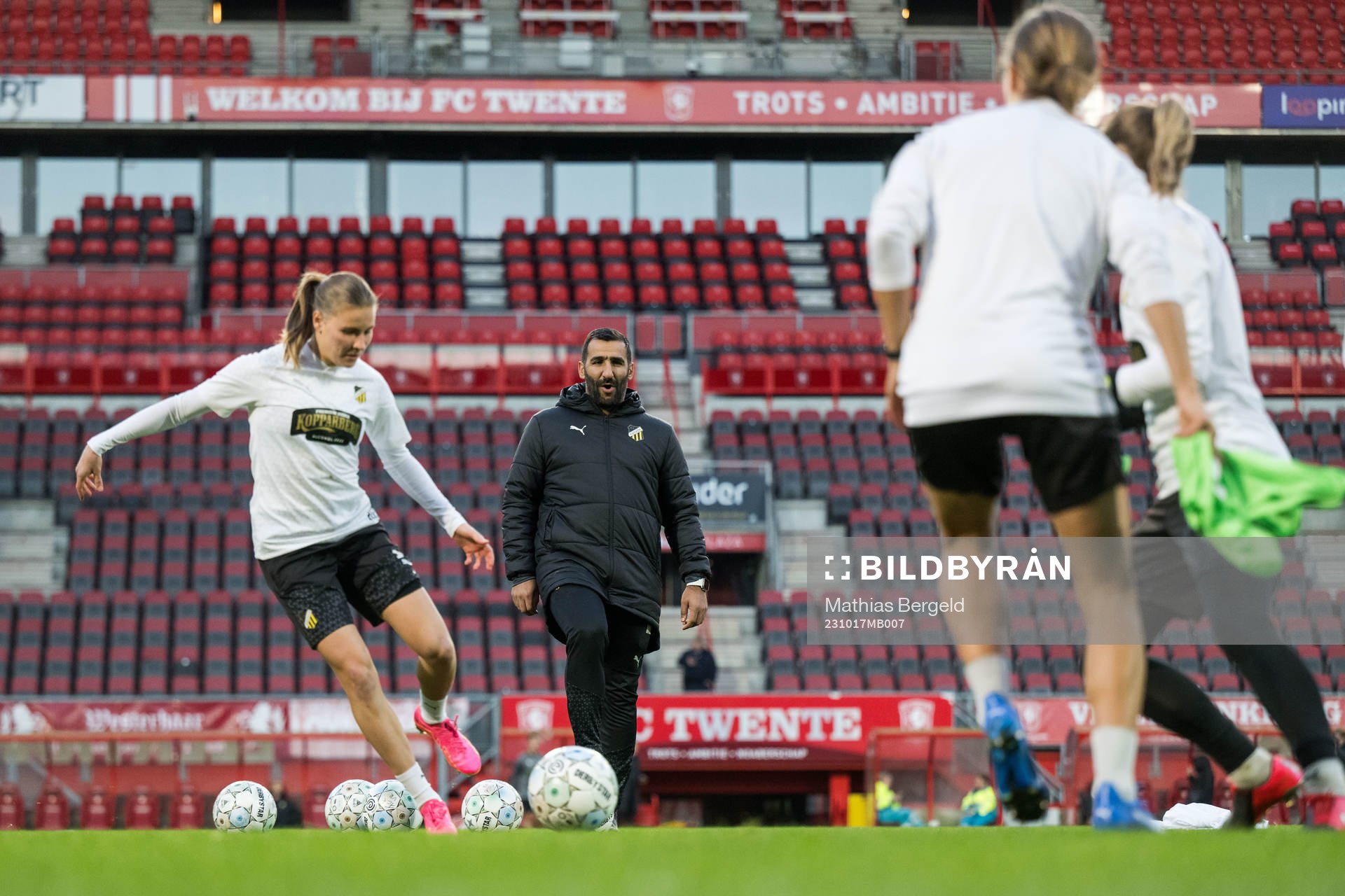 Head coach Mak Lind