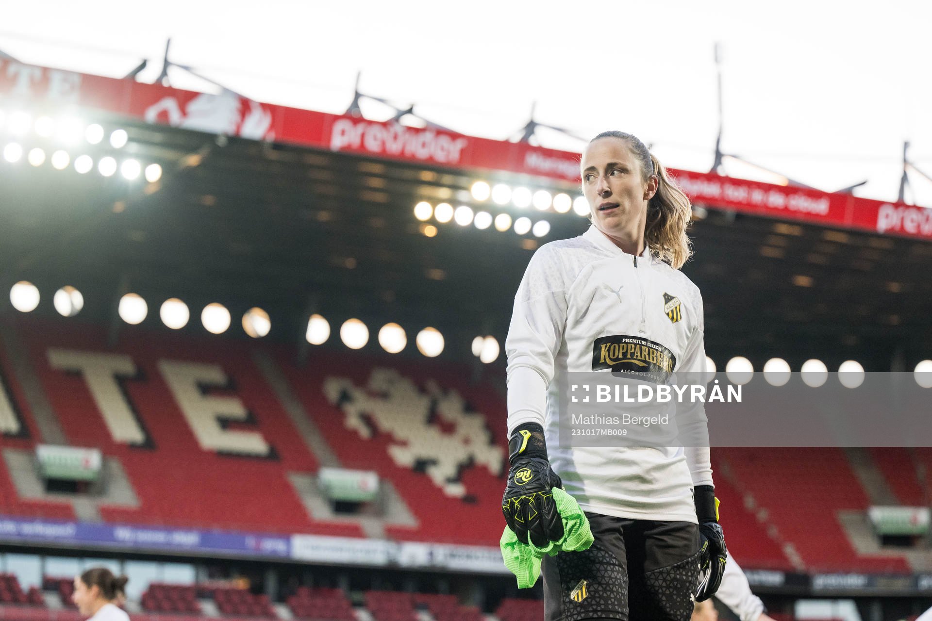 Goalkeeper Loes Geurts