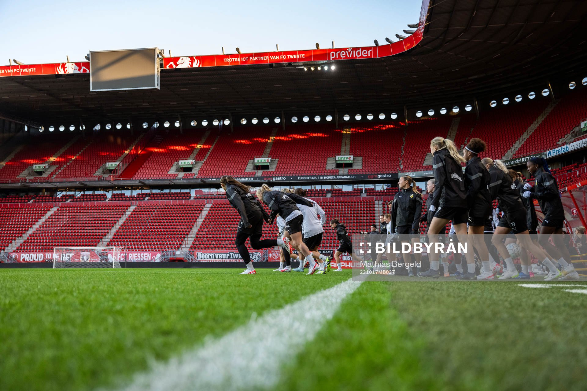 Players enter the pitch ahead of a training session with Häcken on October 17, 2023 in Enschede. 