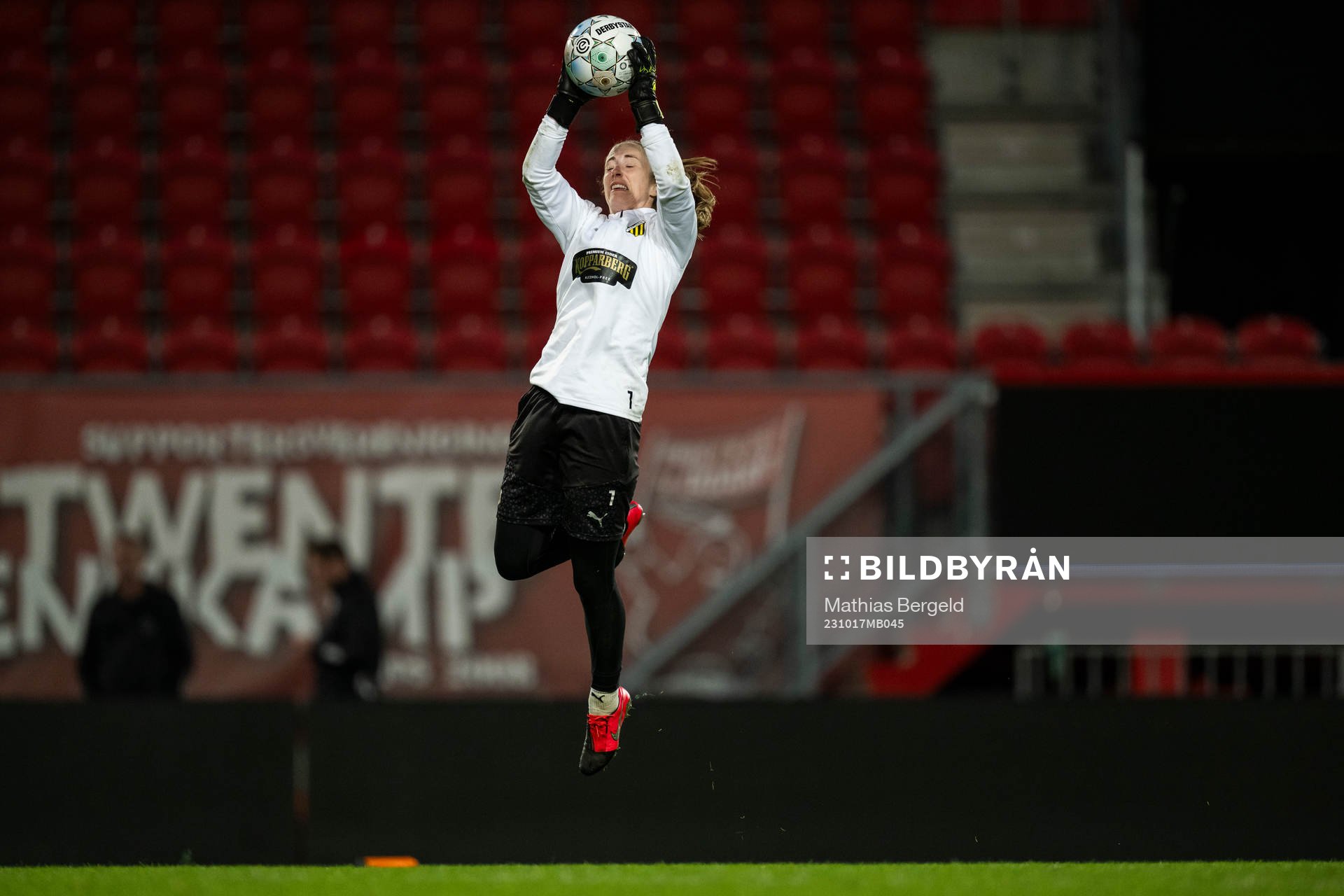 Goalkeeper Loes Geurts