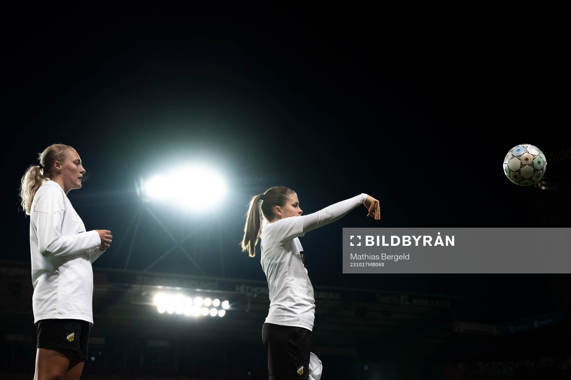 Elma Junttila Nelhage and Hanna Wijk during a training session with Häcken on October 17, 2023 in Enschede.