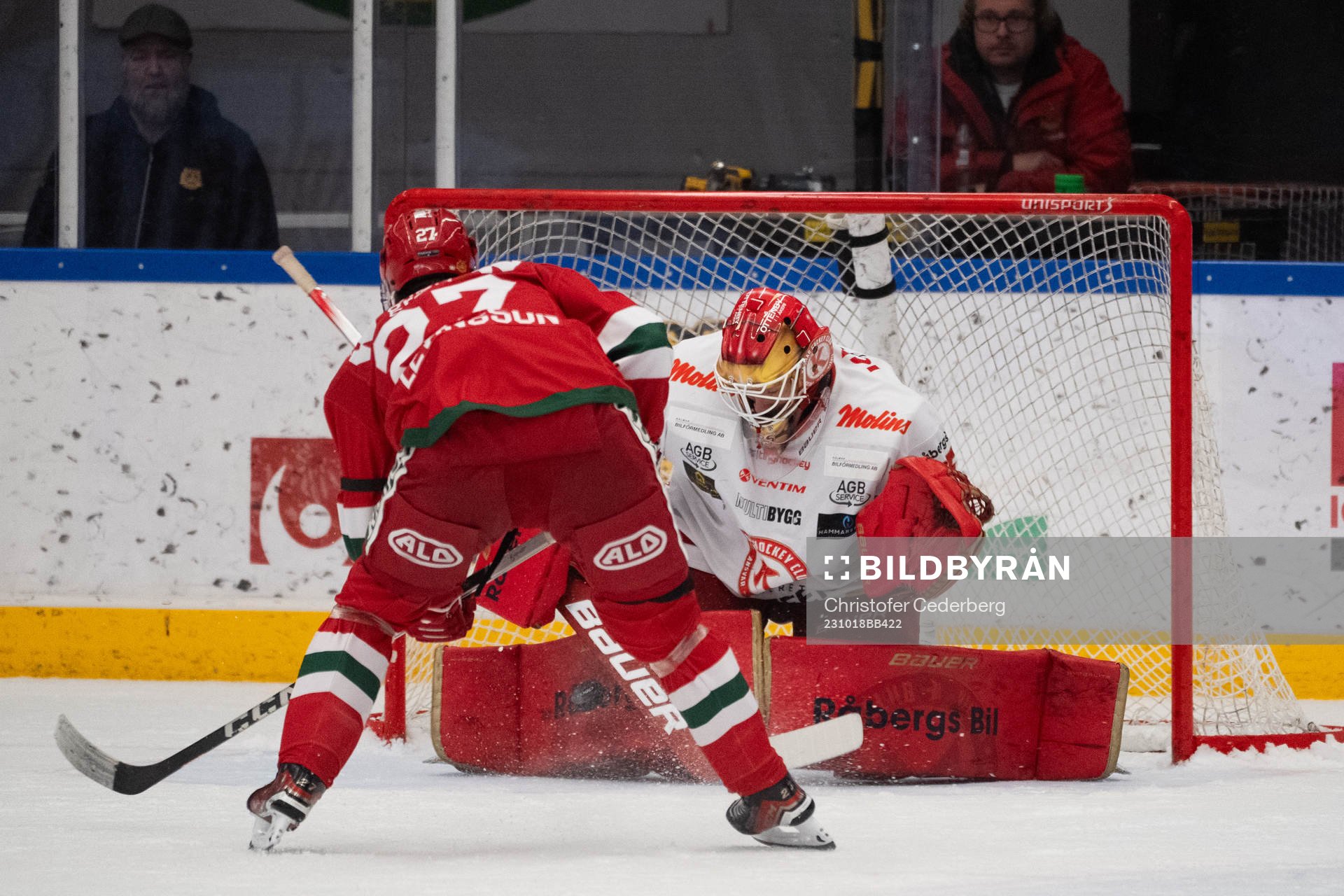 Kalmars målvakt Jonathan Stålberg räddar en straff