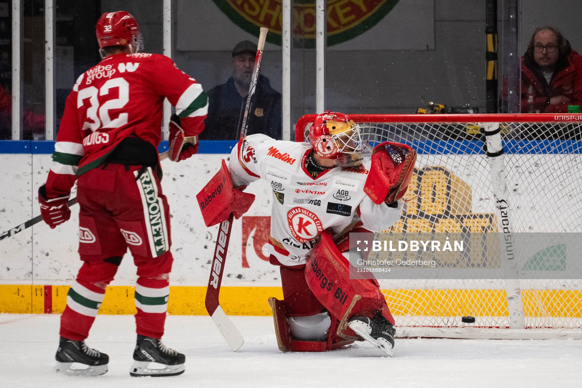 Moras Markus Modigs gör 2-1 på Kalmars målvakt Jonathan
