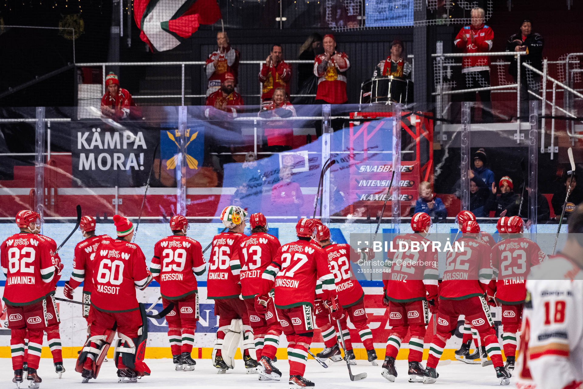 Moras spelare jublar