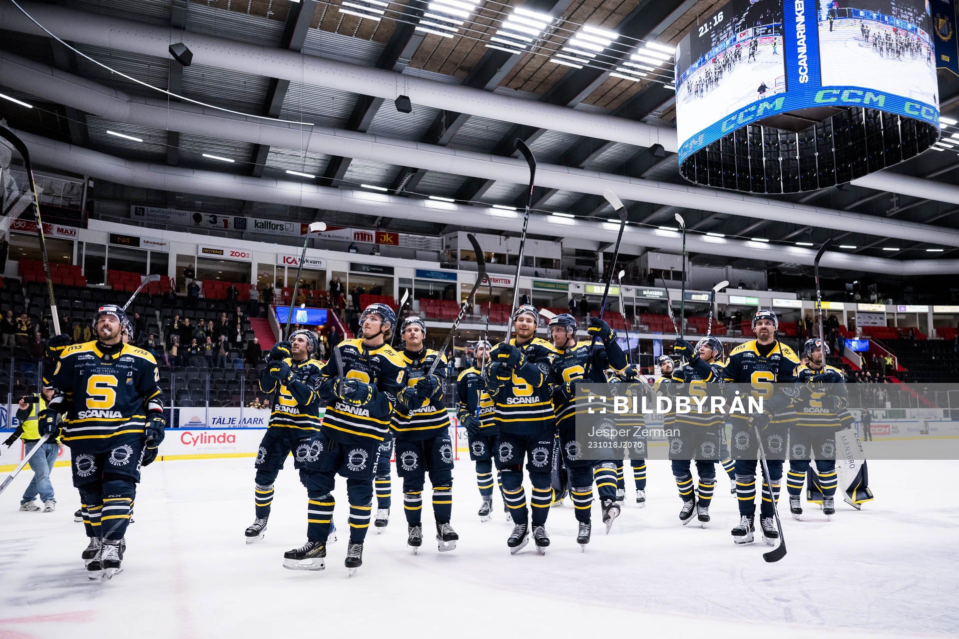 Södertäljes spelare jublar