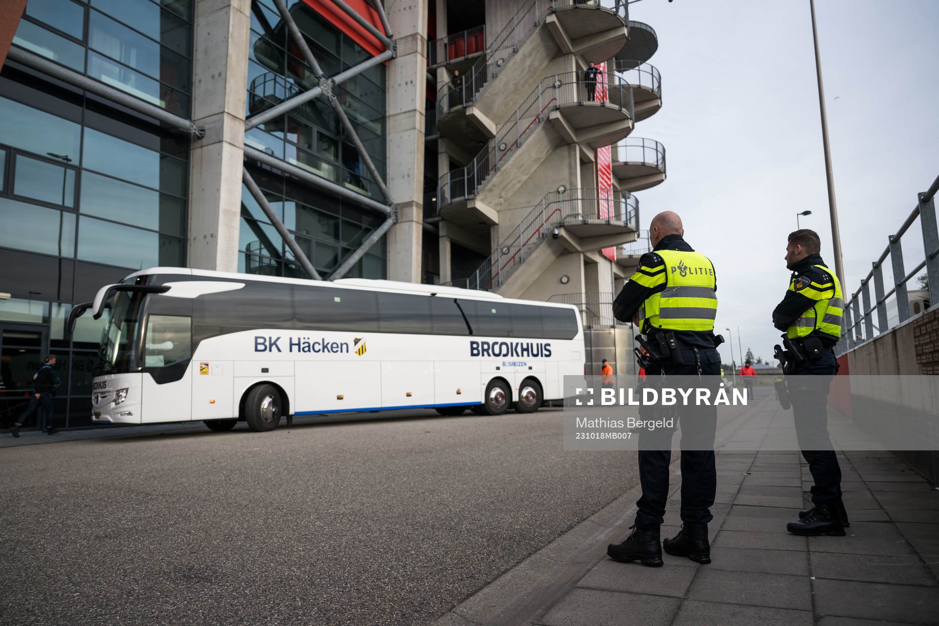 Police watch as the team bus of Häcken arrive