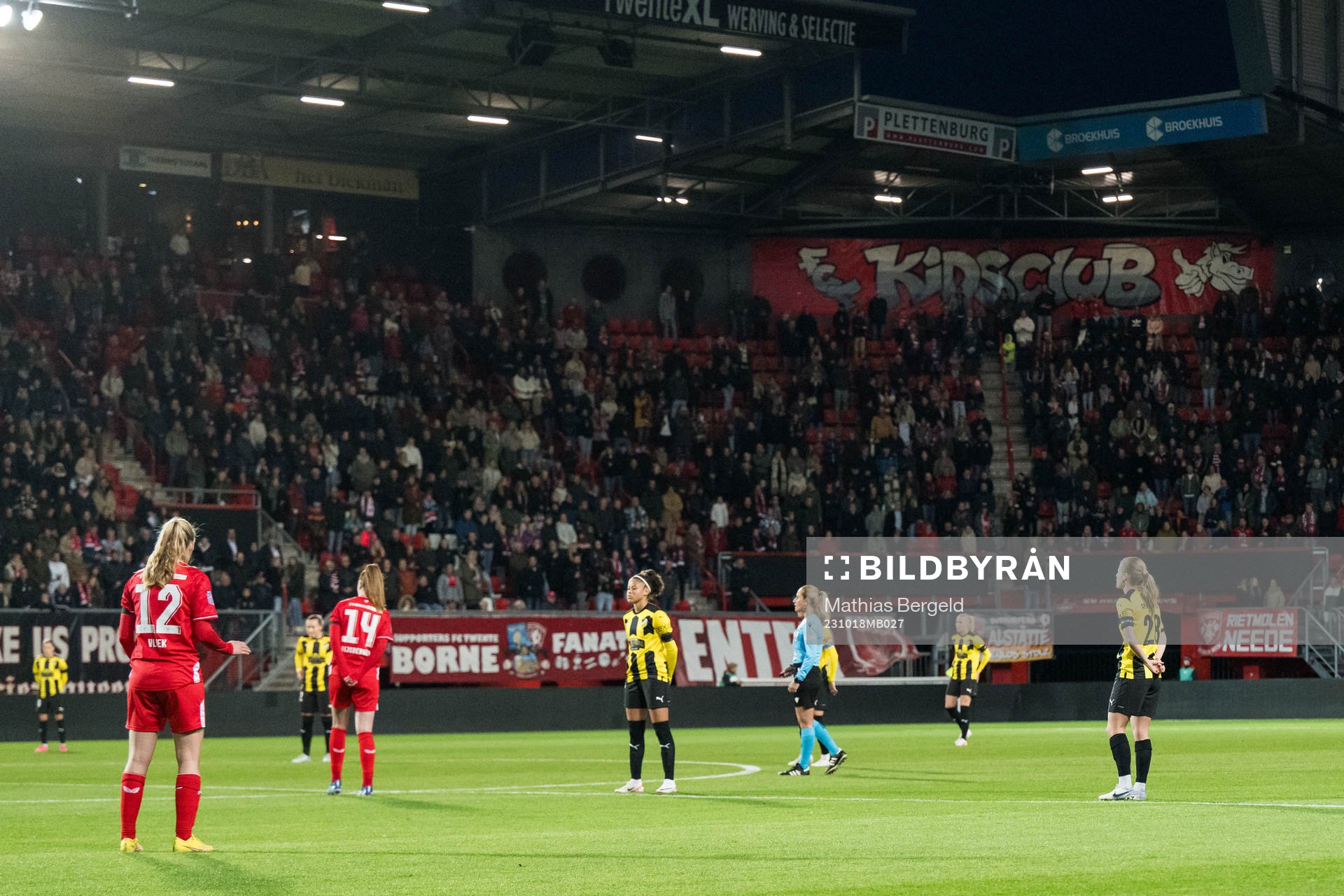 Felicia Schröder goalkeeper Kajsa Höglund Jansson of
