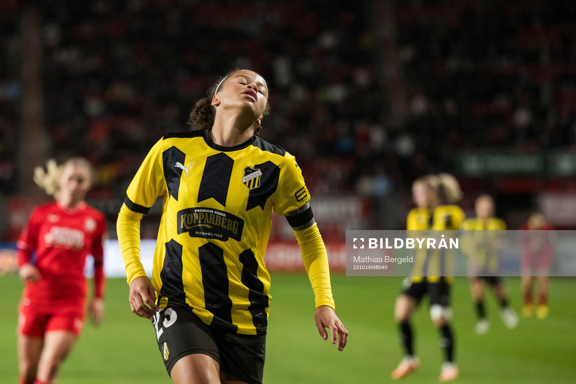 Felicia Schröder of Häcken looks dejected