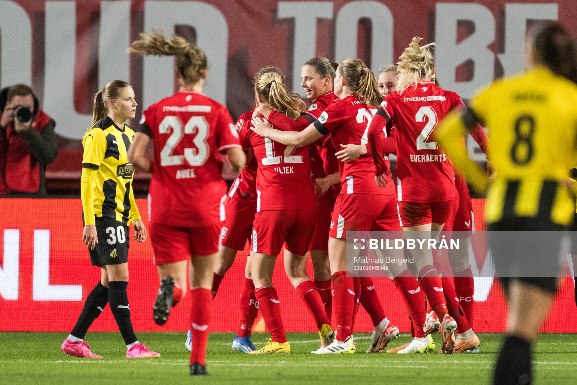 Katariina Kosola of Häcken looks dejected as Leonie Vliek