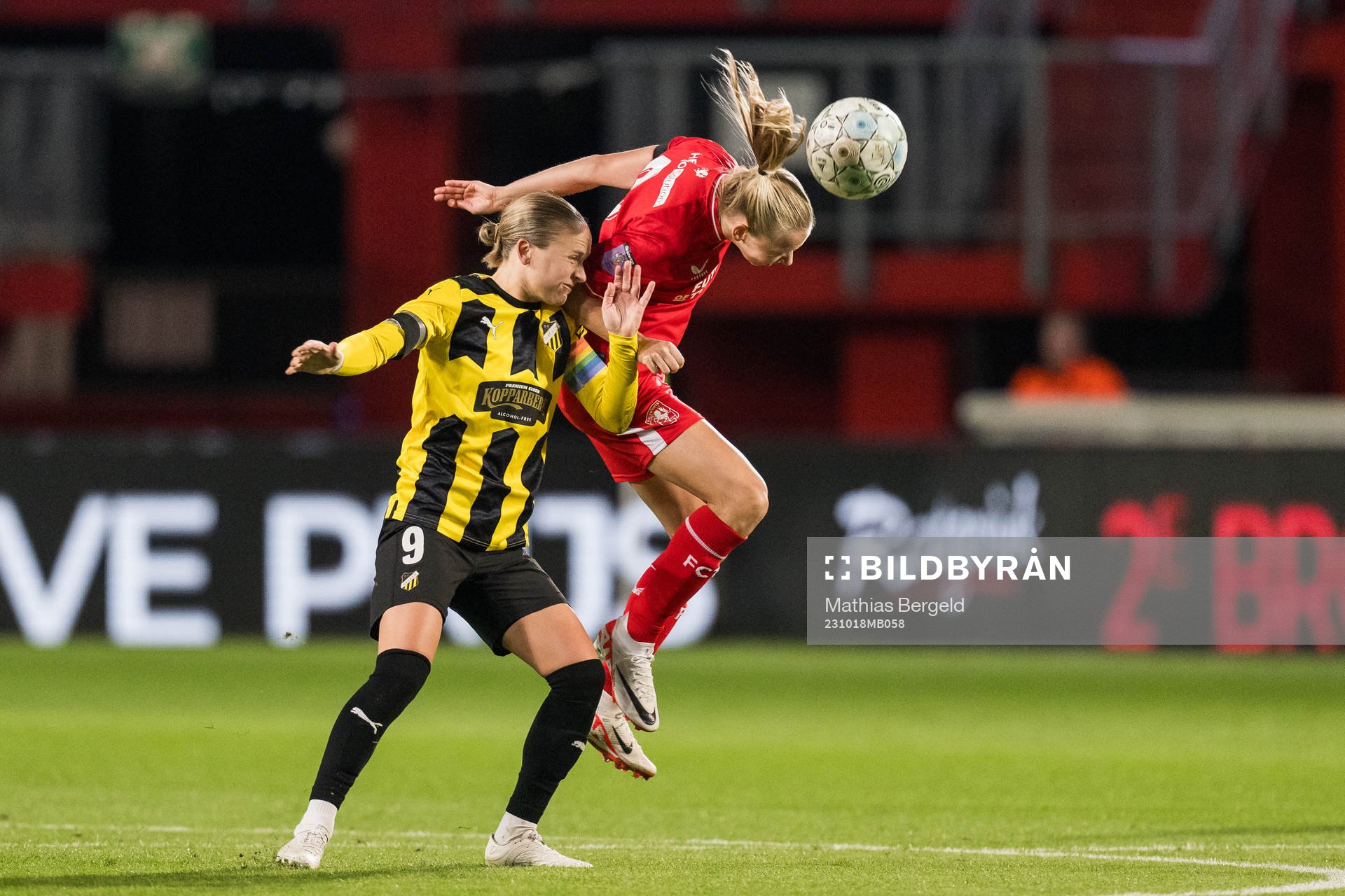 Filippa Curmark of Häcken and Ella Peddemors of Twente