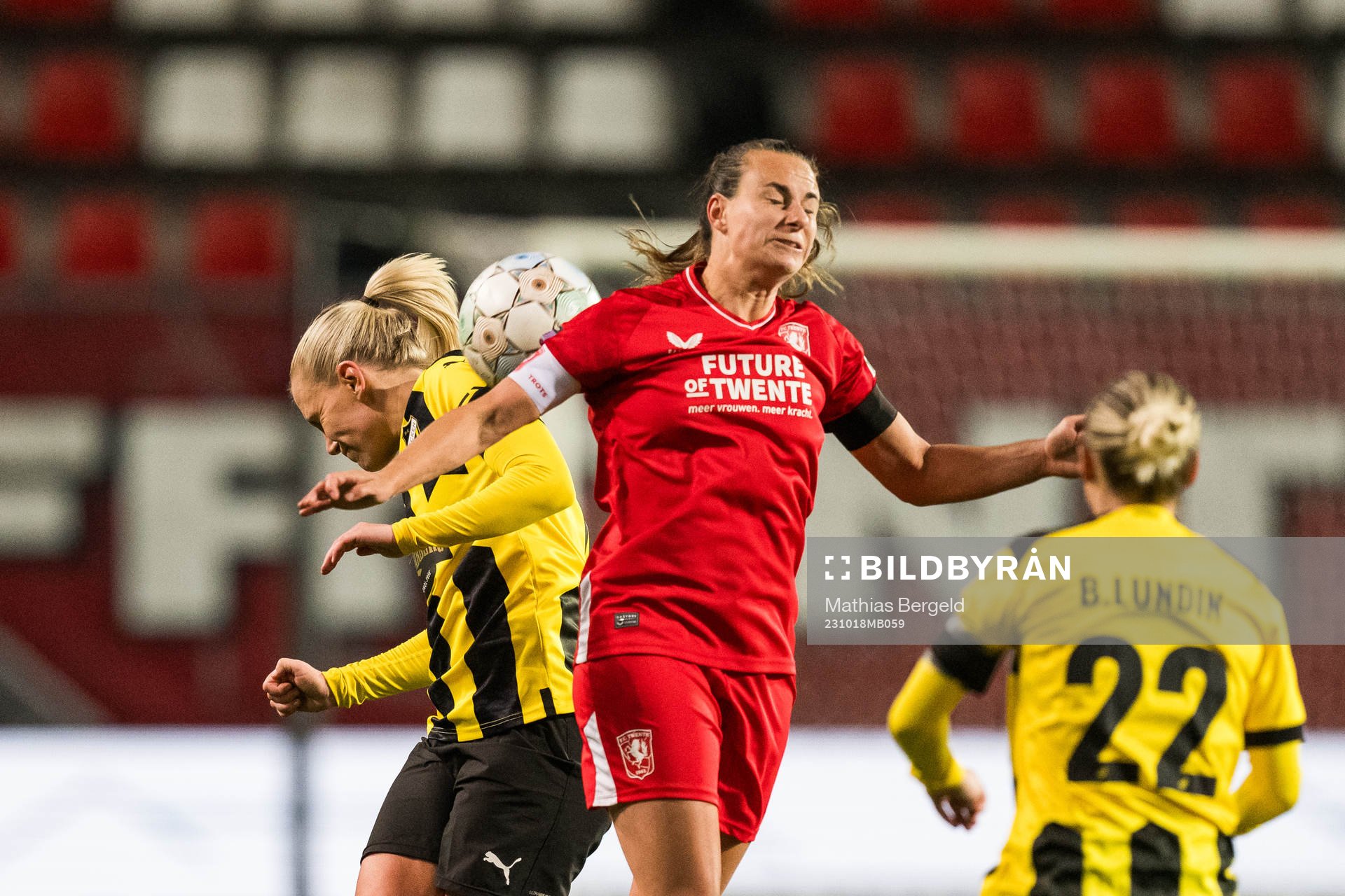 Josefine Rybrink of Häcken och Renate Jansen of Twente