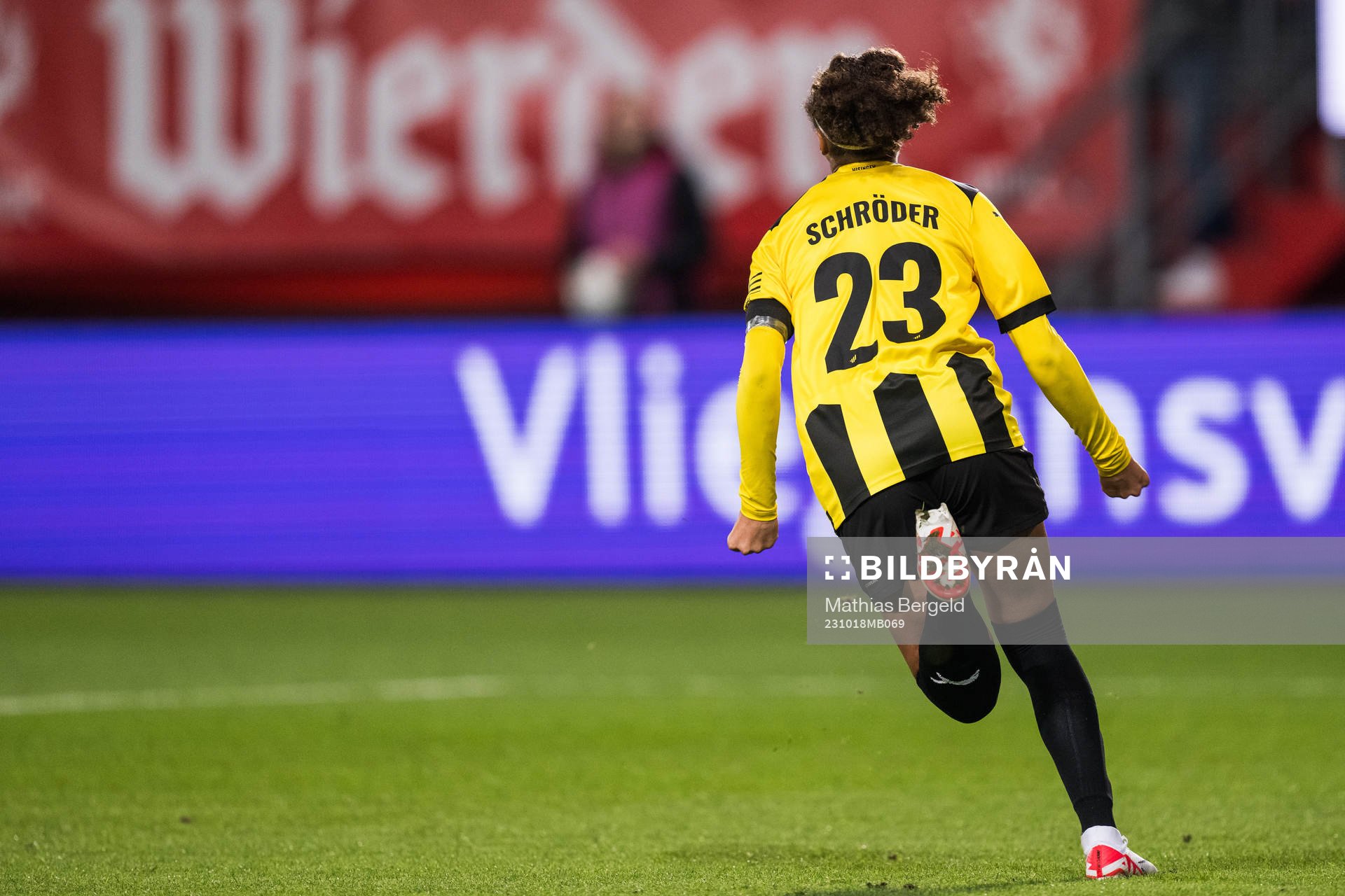 Felicia Schröder of Häcken celebrates