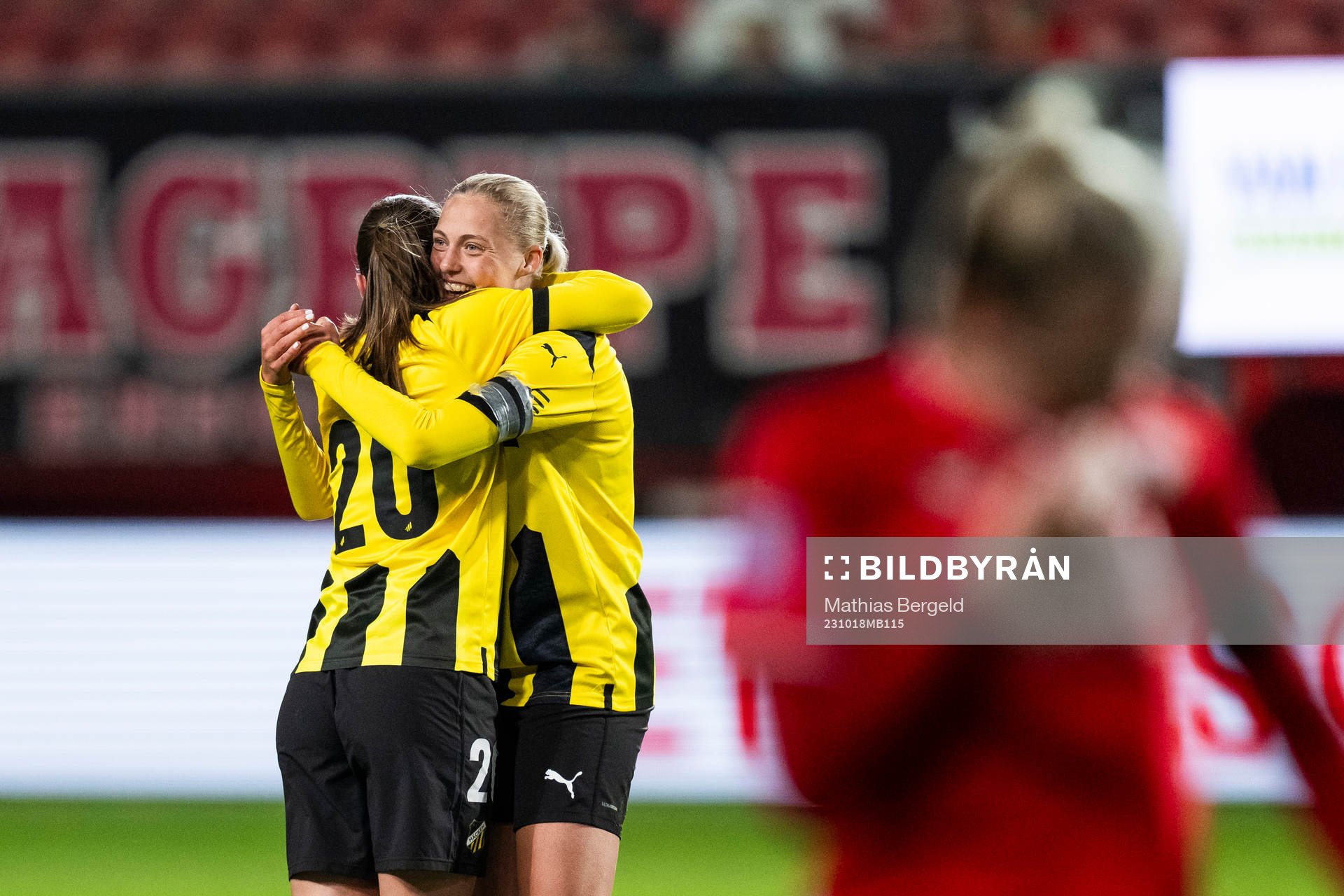 Hanna Wijk and Elma Junttila Nelhage of Häcken celebrate