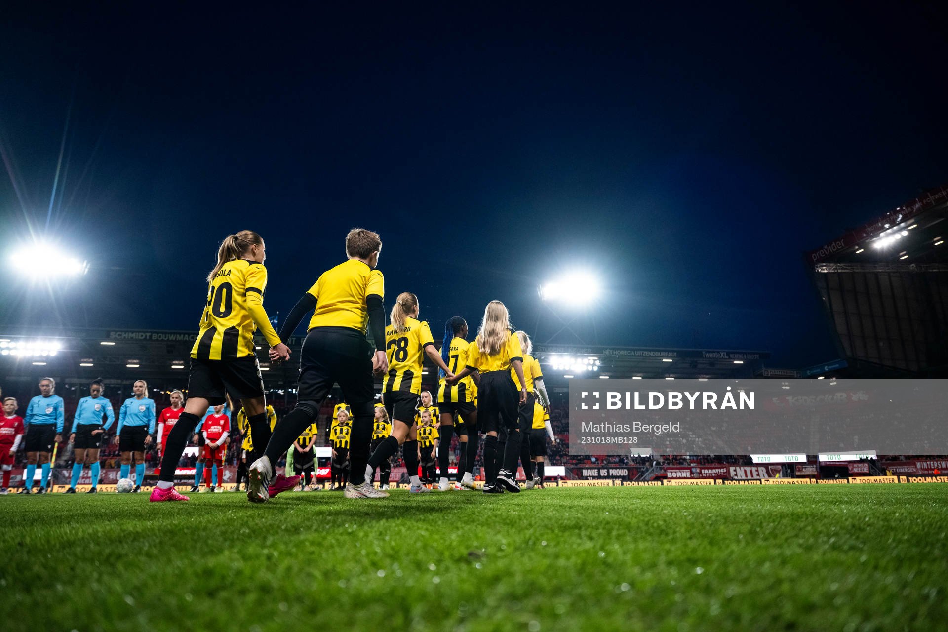 Hanna Wijk and Anna Anvegård of Häcken enter the pitch