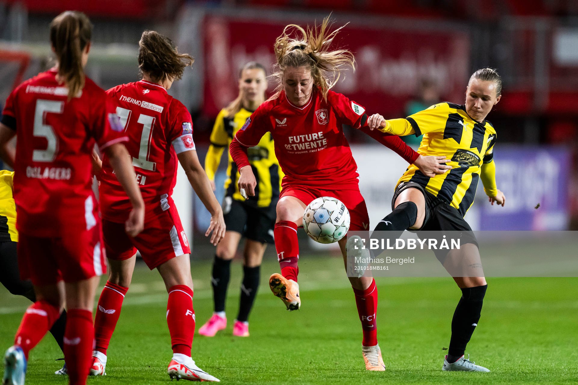 Wieke Kaptein of Twente and Marika Bergman Lundin of Häcken