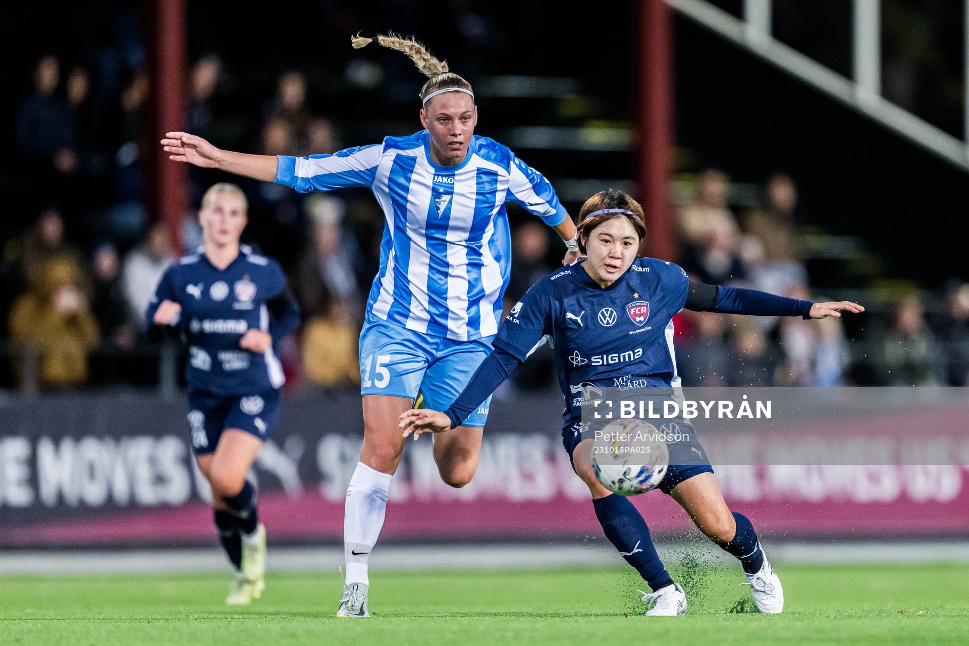 Aleksandra Gajic of Spartak Subotica and Mai Kadowaki of