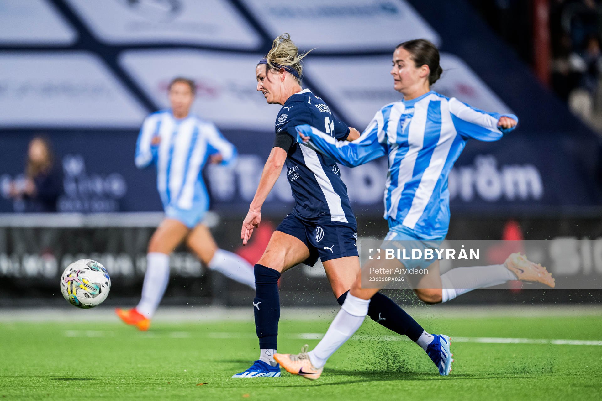 Olivia Schough of Rosengård and Abigail Ostrem of Spartak