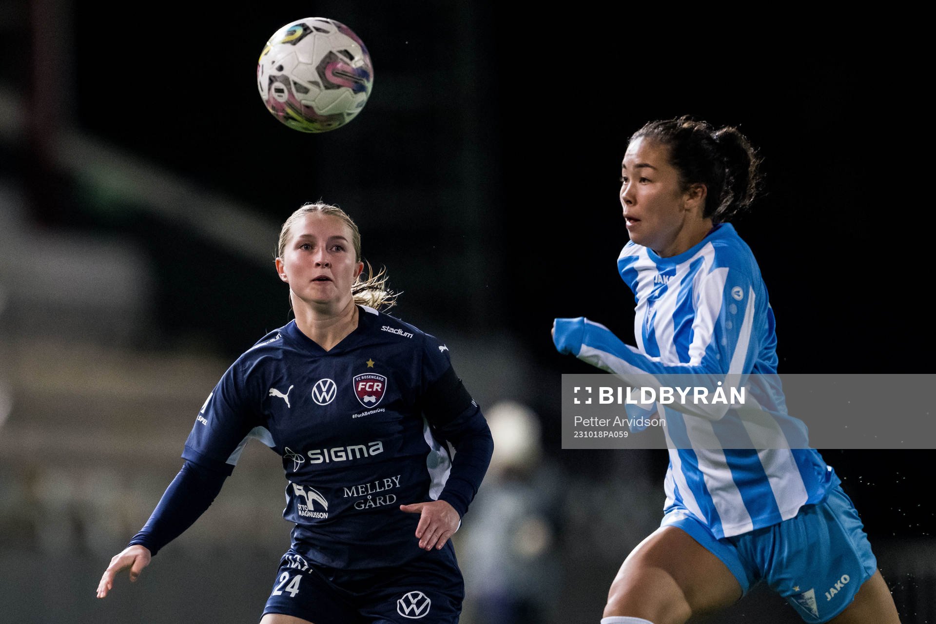 Hanna Andersson of Rosengård and Kaela Hansen of Spartak